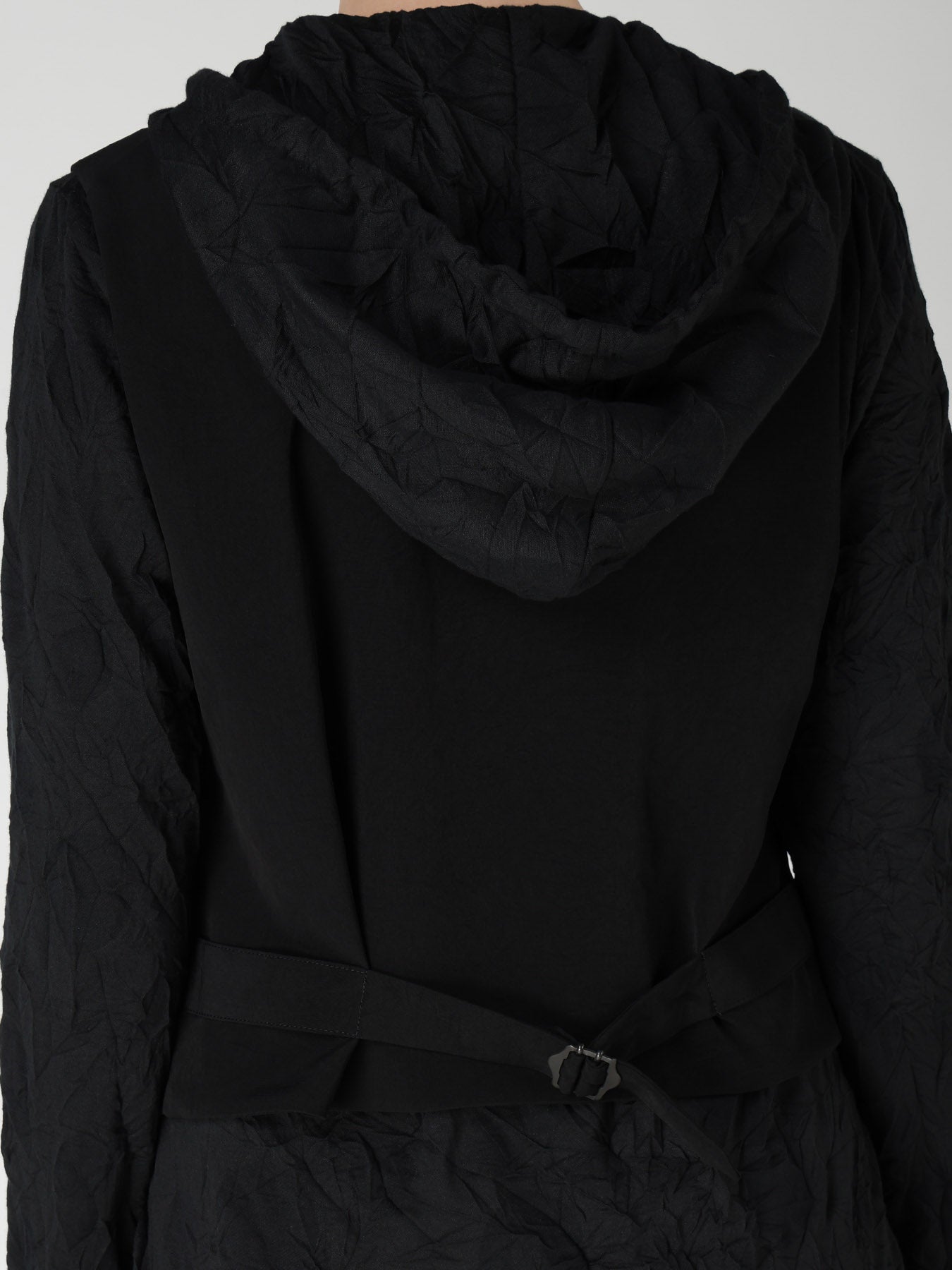 TA/PE CREPE DE CHINE COLLARLESS VEST