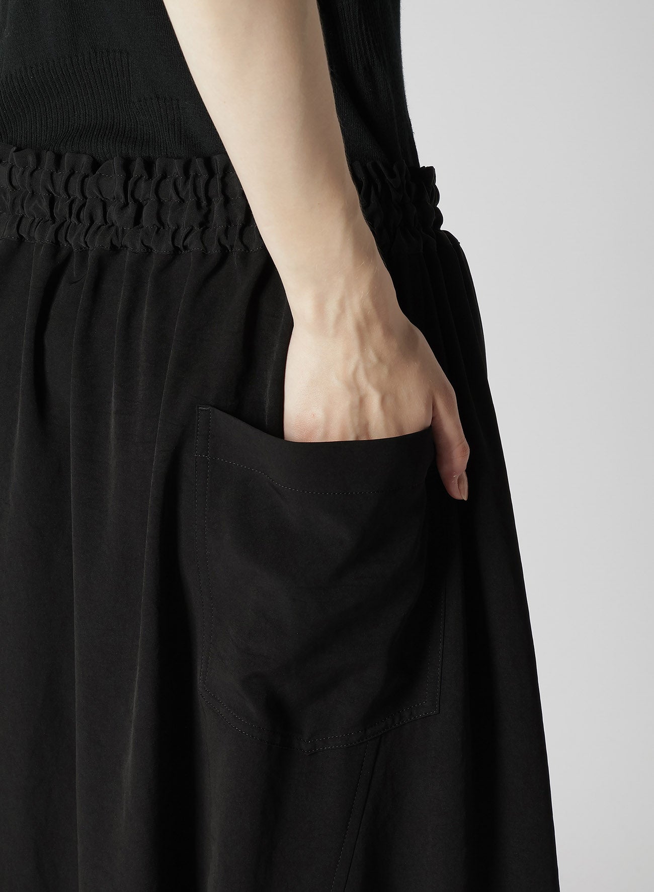 CREPE de CHINE RIGHT SIDE DOUBLED FLARE PANTS