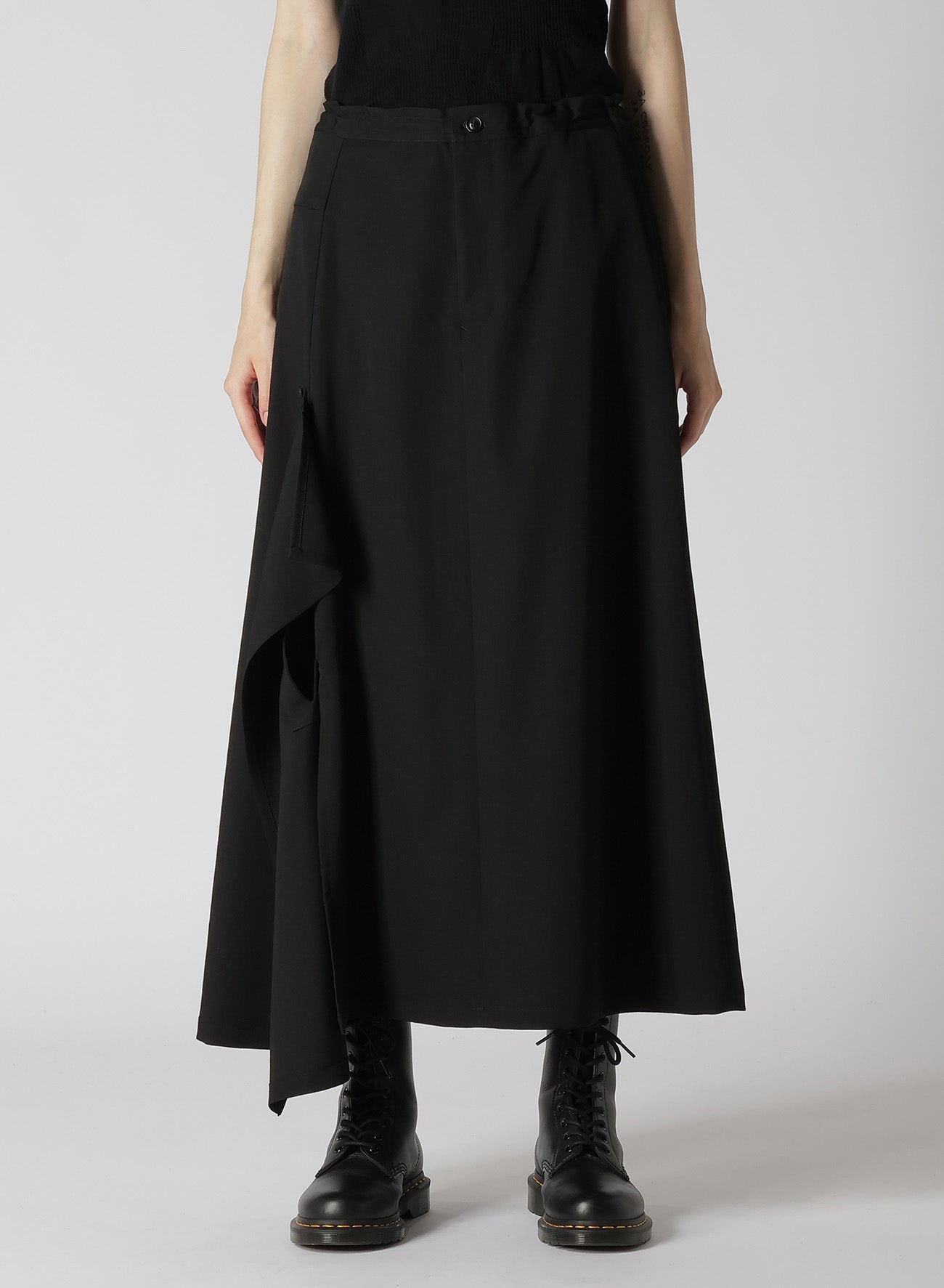 WOOL GABARDINE RIGHT SIDE FLAP SKIRT