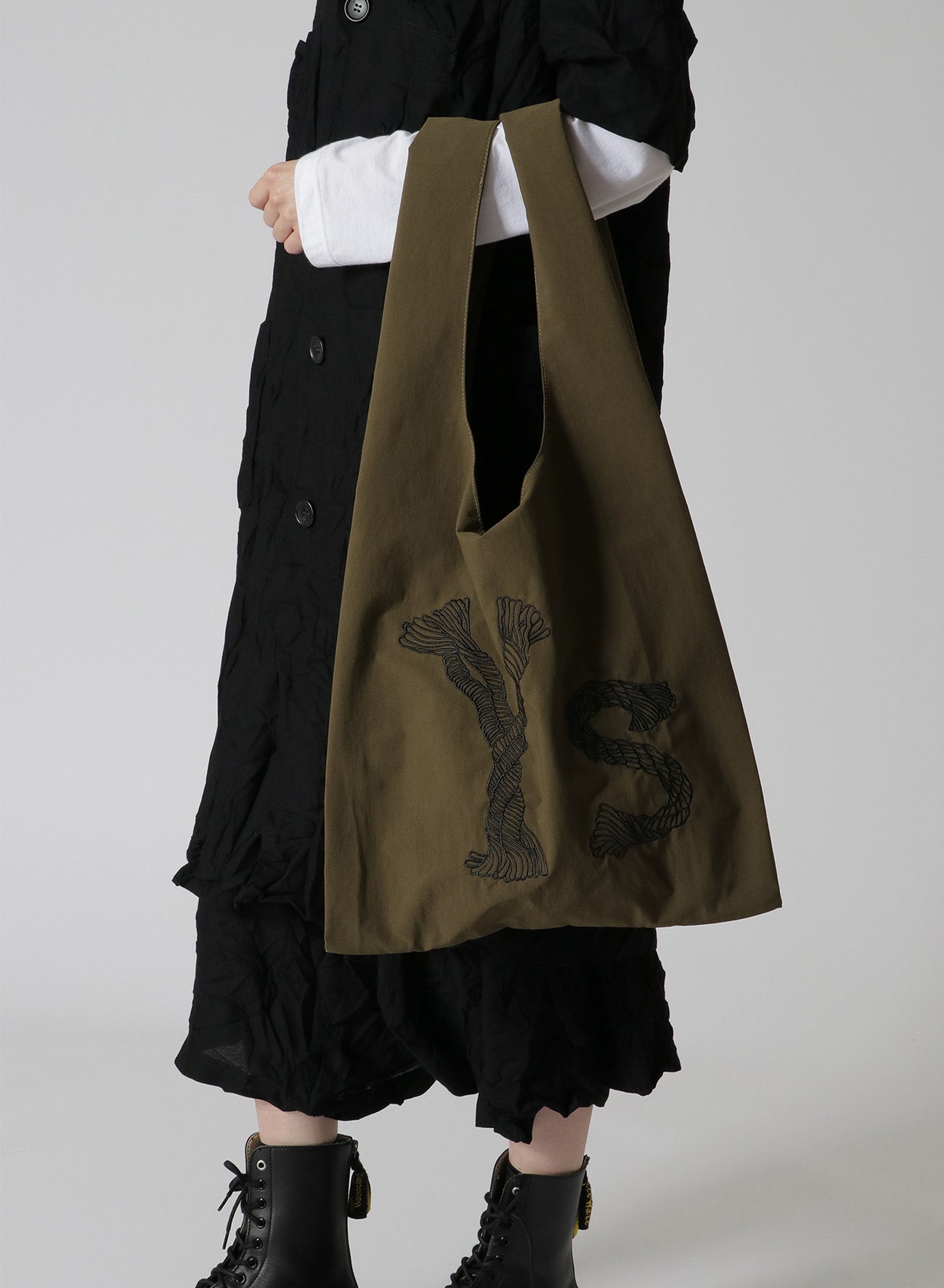 Y's EMBROIDERY TAFFETA PACKABLE TOTE BAG