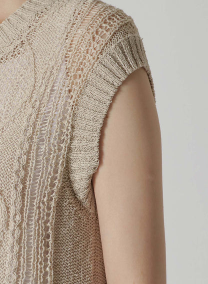 PLAIN STITCH x CABLE KNIT SLEEVELESS PULLOVER