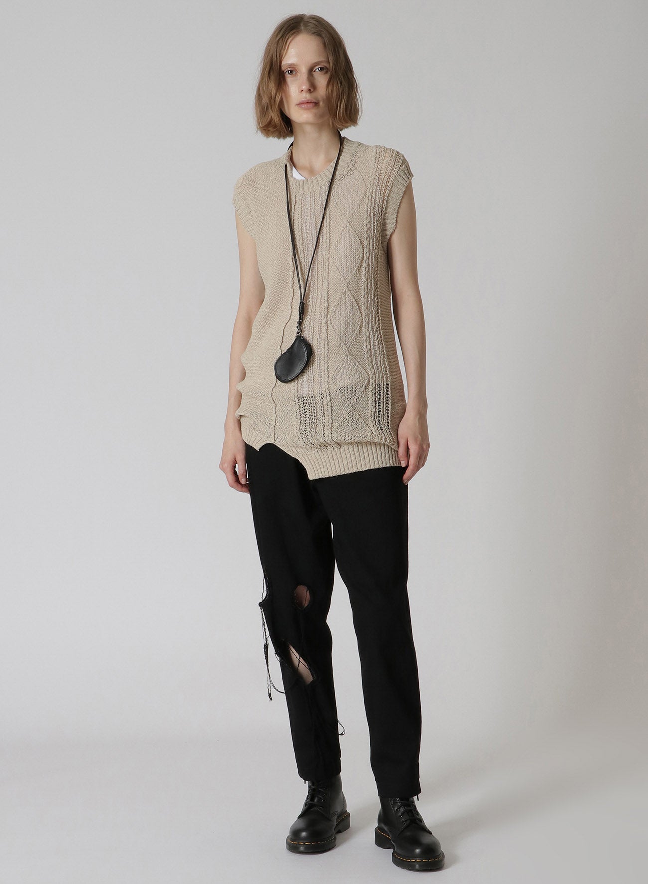 PLAIN STITCH x CABLE KNIT SLEEVELESS PULLOVER