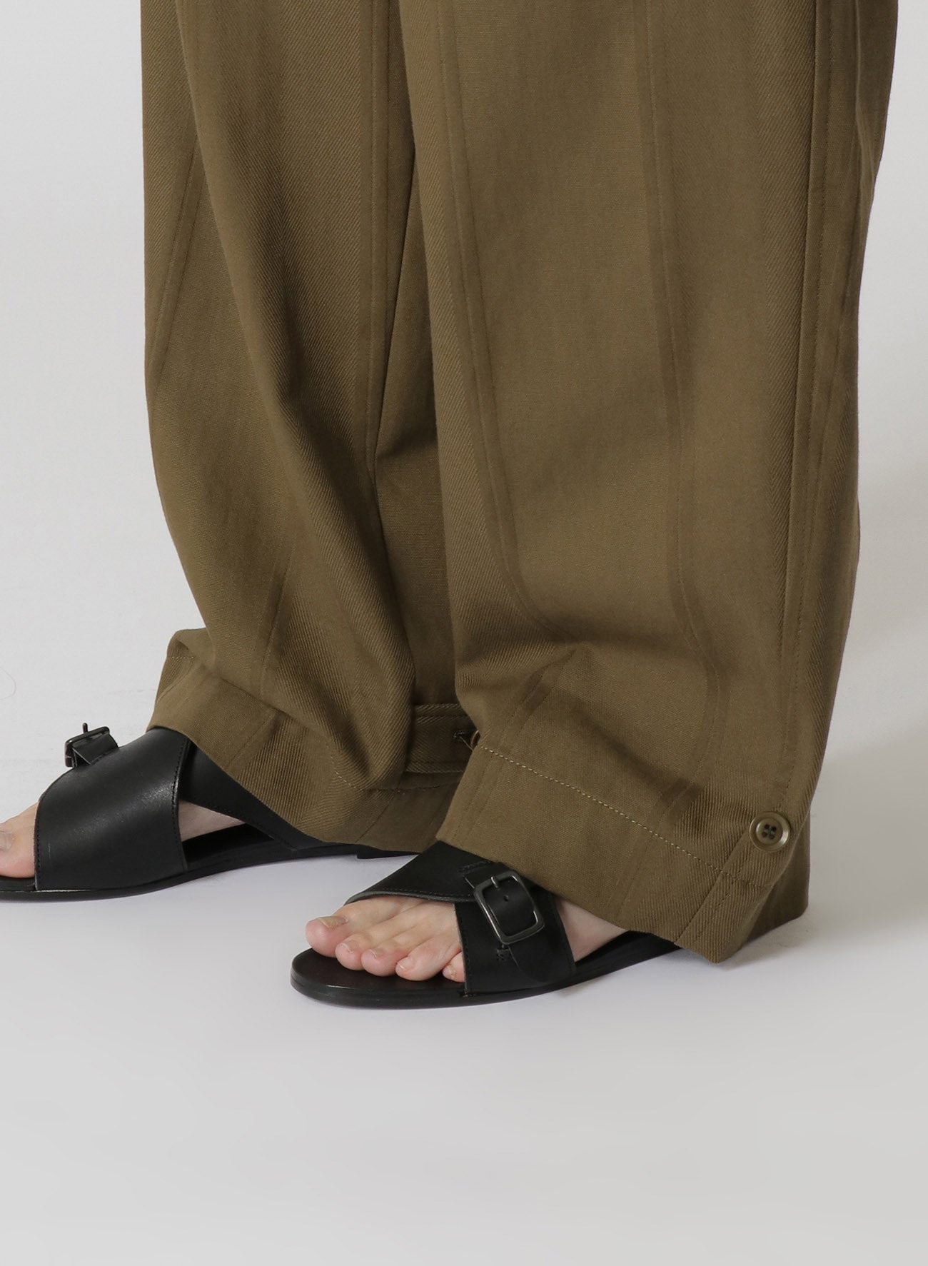 DOBBY CHINO PANTS WITH LEFT FLAP POCKET