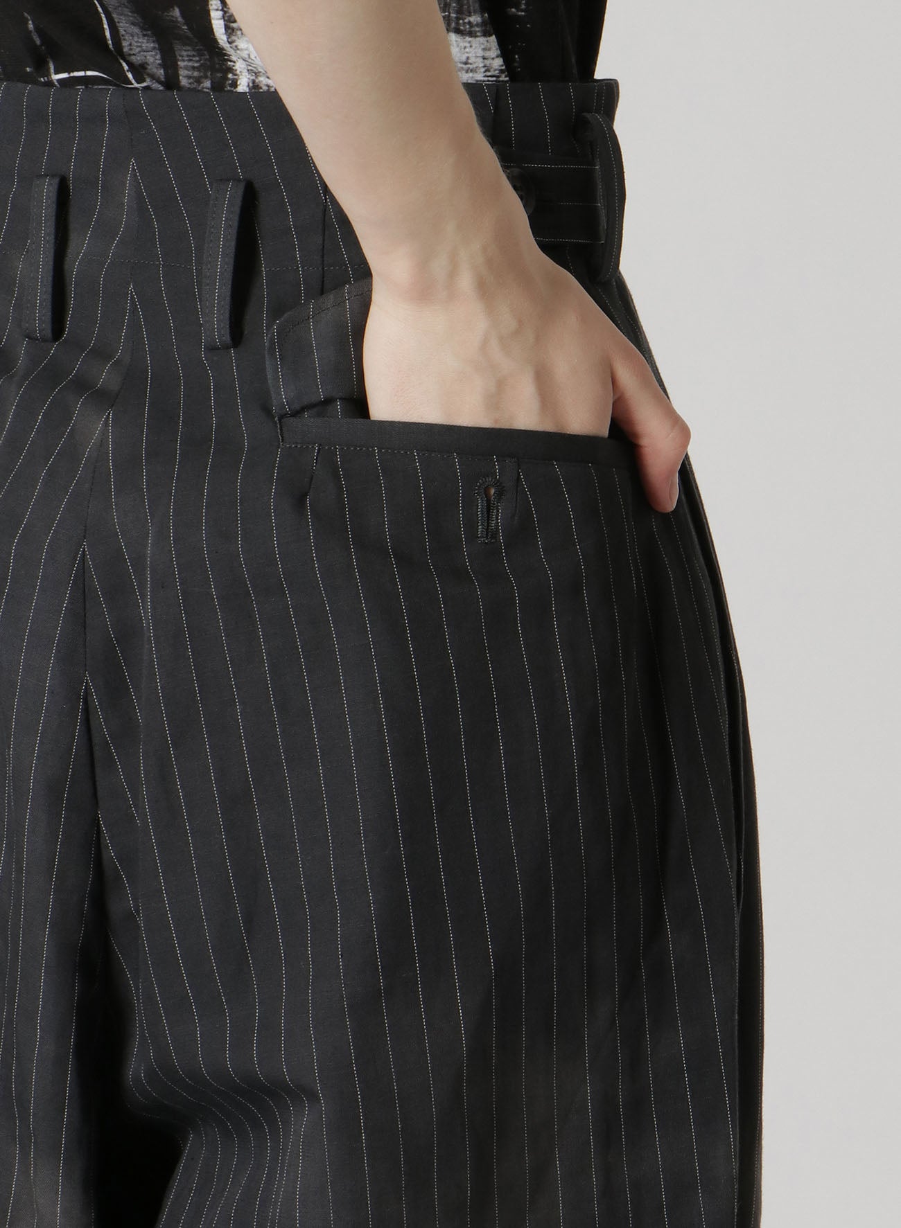 LINEN/COTTON PIN-STRIPE UNEVENLY DYED 2 PLEAT PANTS