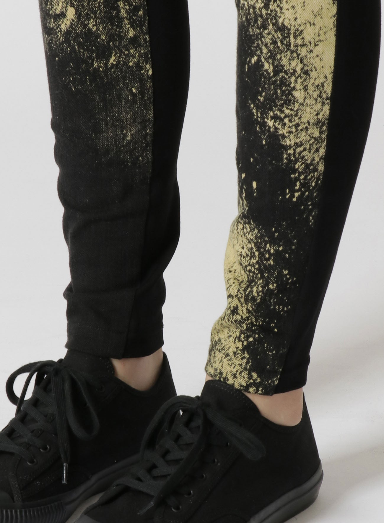 DISCHARGE PRINT LEGGINGS/PANTS