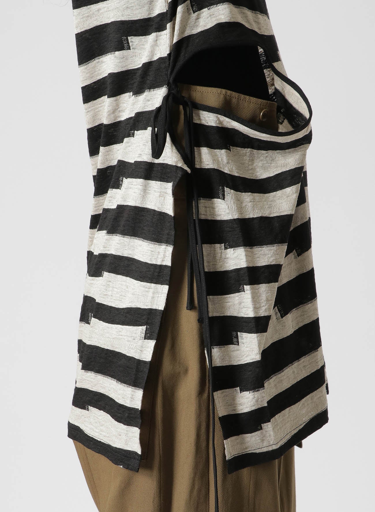 STRIPED SLEEVELESS TOP WITH RIGHT SLASH