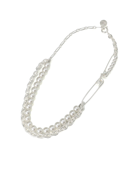 SAFETY PIN IMITATION PEARL CHOKER