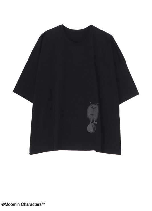 MOOMIN × a part of me. | Y’s "STINKY" EMBROIDERY TEE