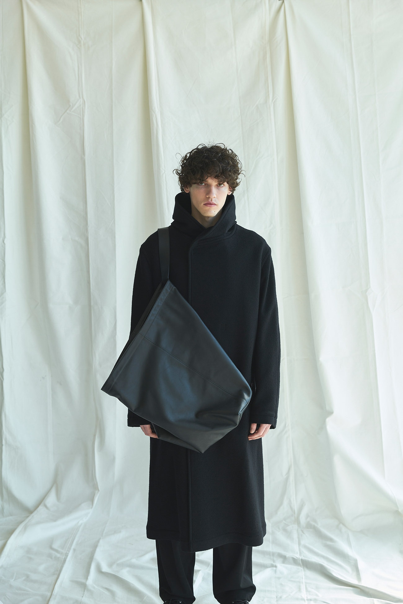 Triangle shoulder (FREE SIZE Black): discord Yohji Yamamoto｜ THE