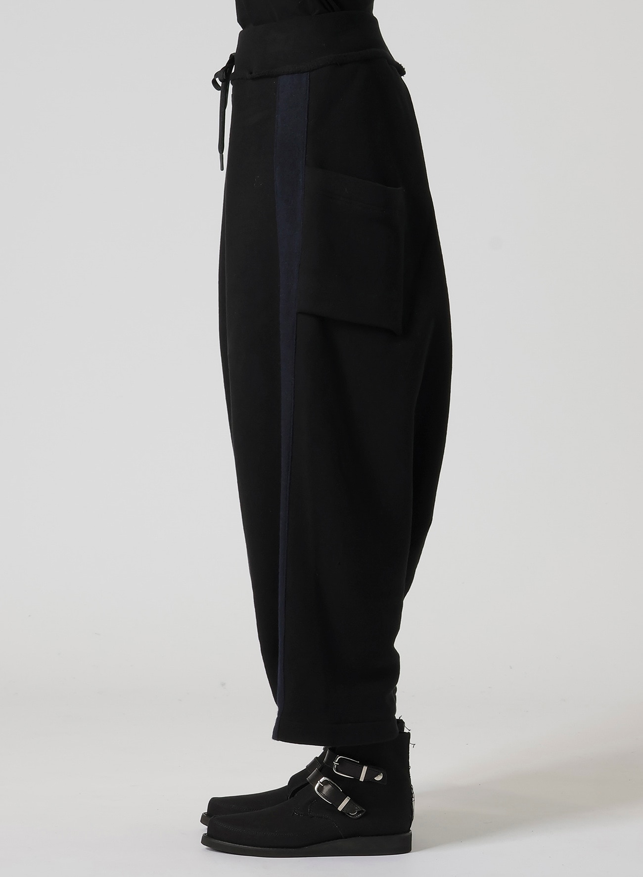 Liy/C BLUSHED FRENCH TERRY R-SIDE LINE BACKSIDE TUCK PANTS