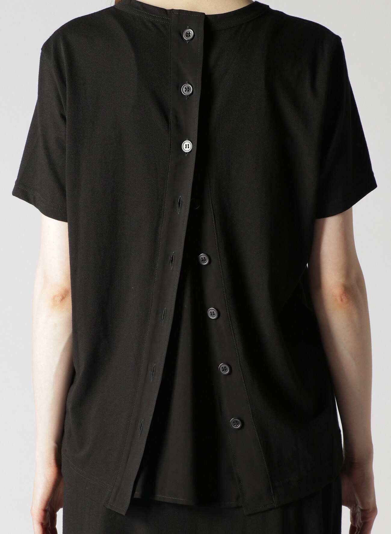 <200/2>+<007/1> T-SHIRT WITH BACK BUTTONS