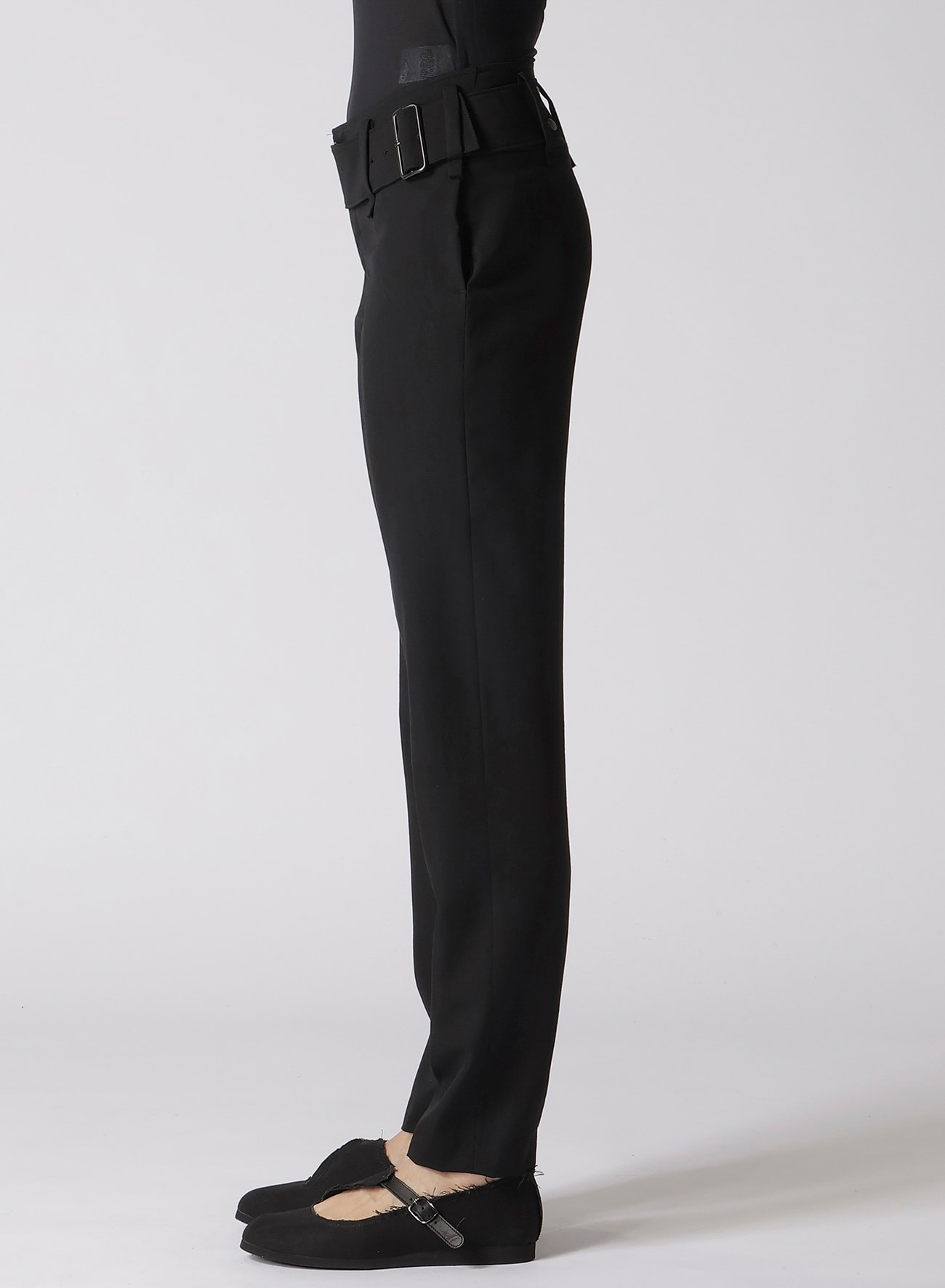 GABARDINE LOW-RISE BELTED PANTS