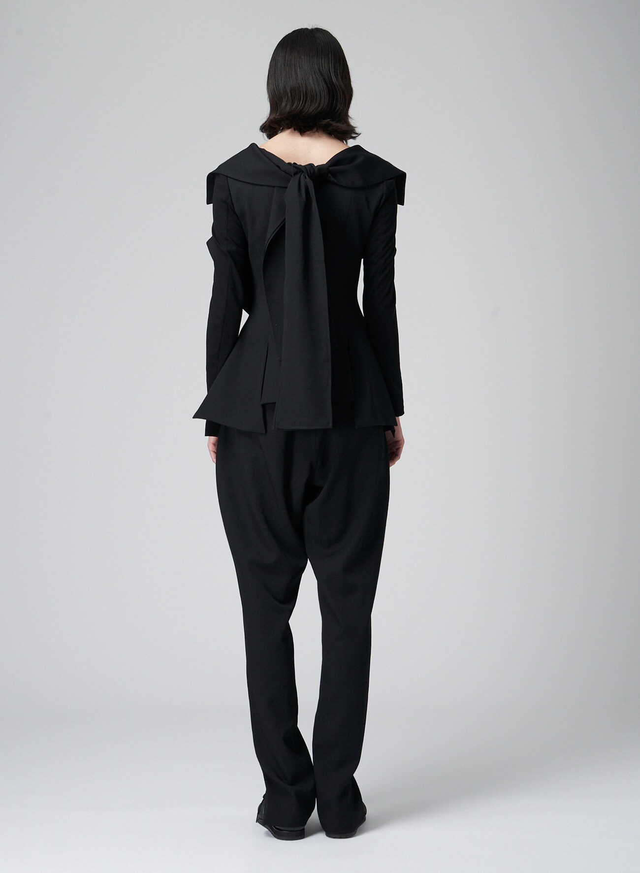<100/1>+<002/1> JACKET WITH OPEN NECKLINE AND BACK KNOT DETAIL