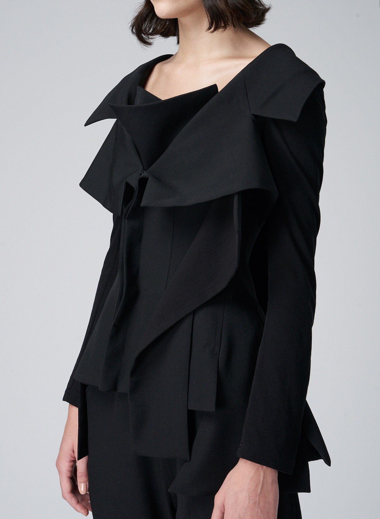 <100/1>+<002/1> JACKET WITH OPEN NECKLINE AND BACK KNOT DETAIL