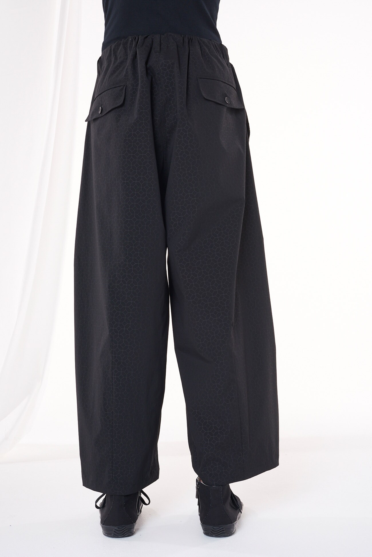 GEOMETRIC PATTERN PANTS WITH PROTRUDING KNEES