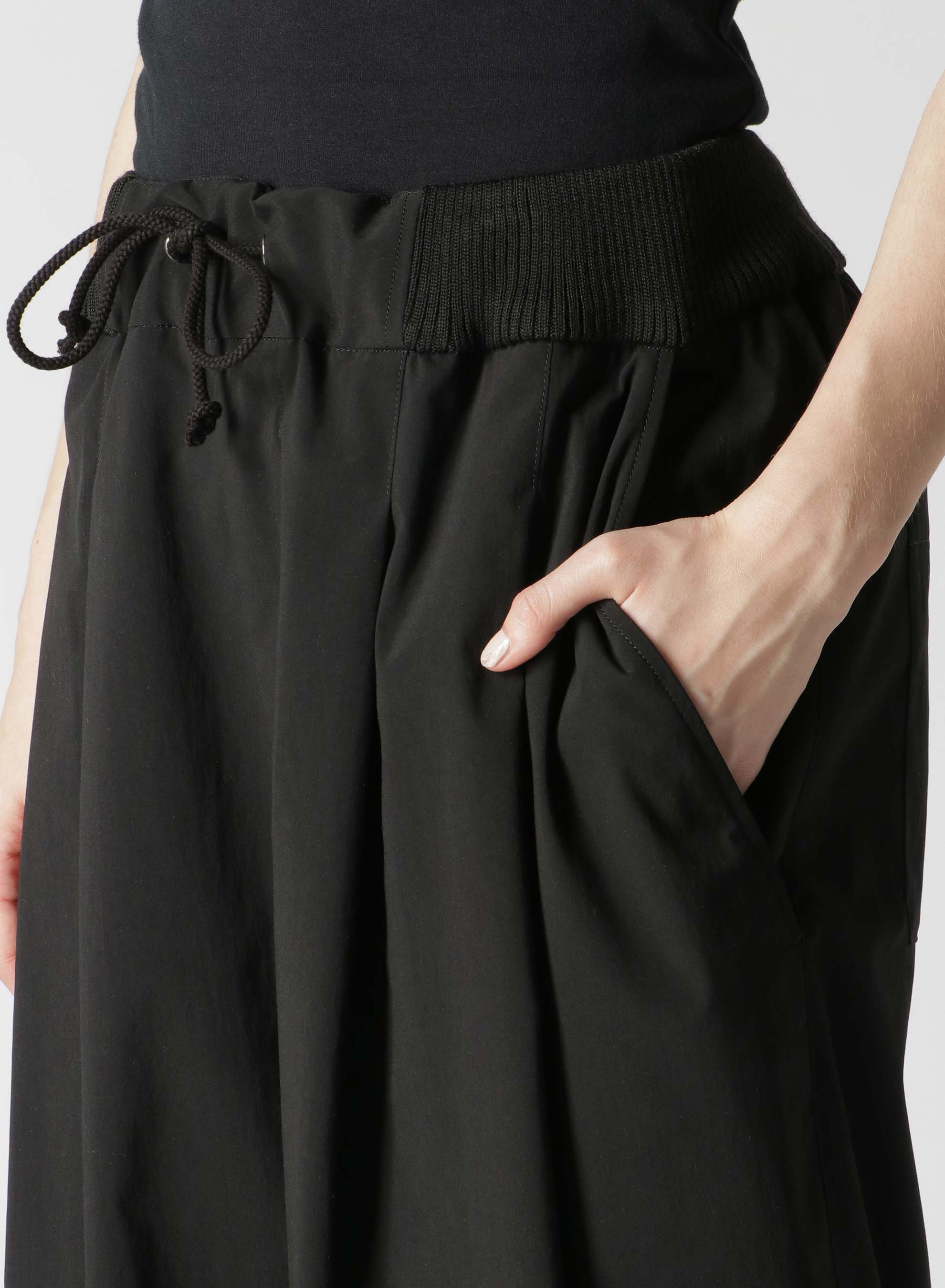 POLYESTER TAFFETA 2 TUCK HEM DRAWSTRING PANTS(FREE SIZE BLACK