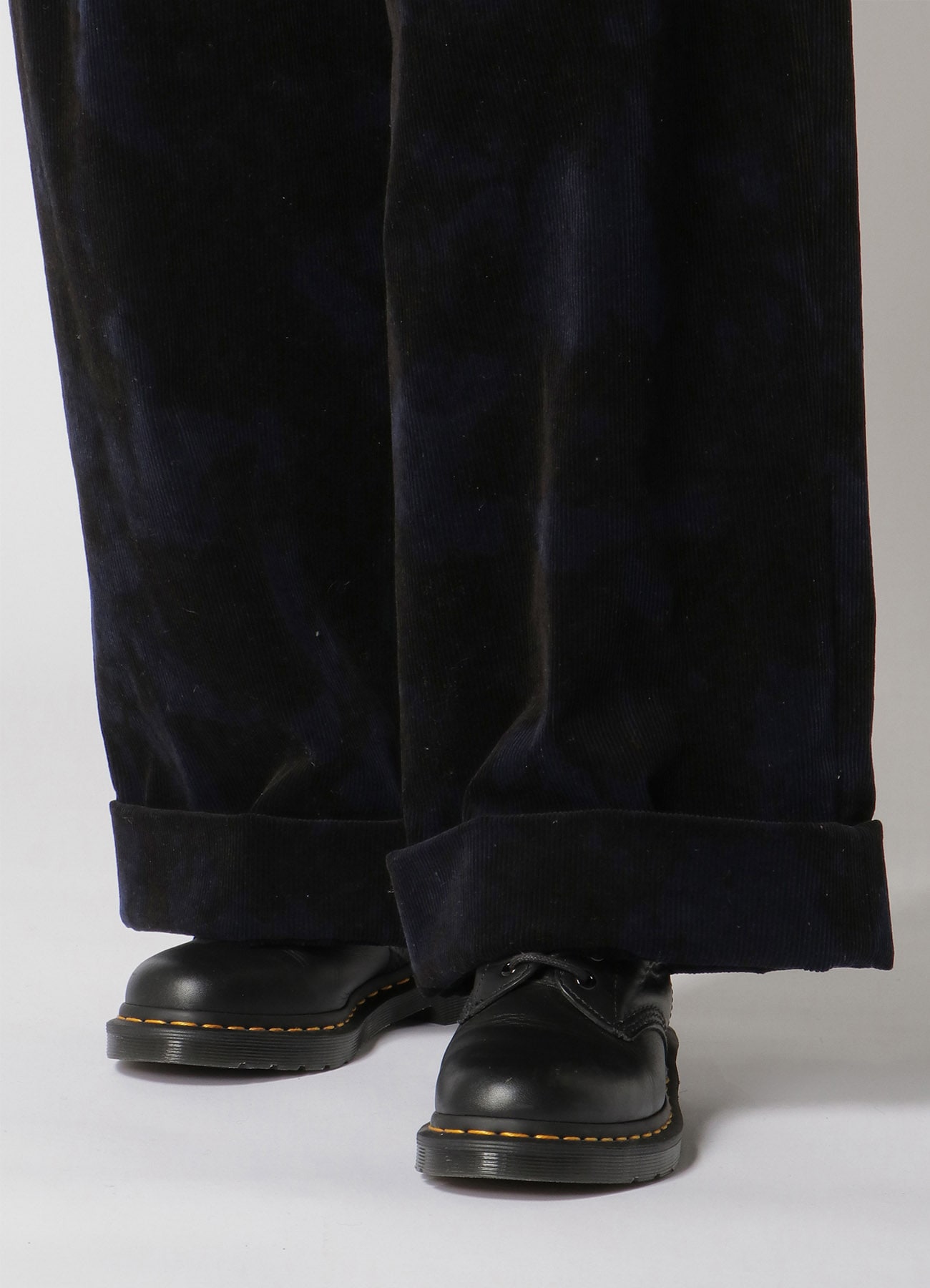 Retro Vintage Menswear Street Style w/ Newsboy Cap, Star Wars Necktie, Cuffed  Corduroy Pants, Takeo Kikuchi Crossbody Bag & Vintage Boots – Tokyo Fashion