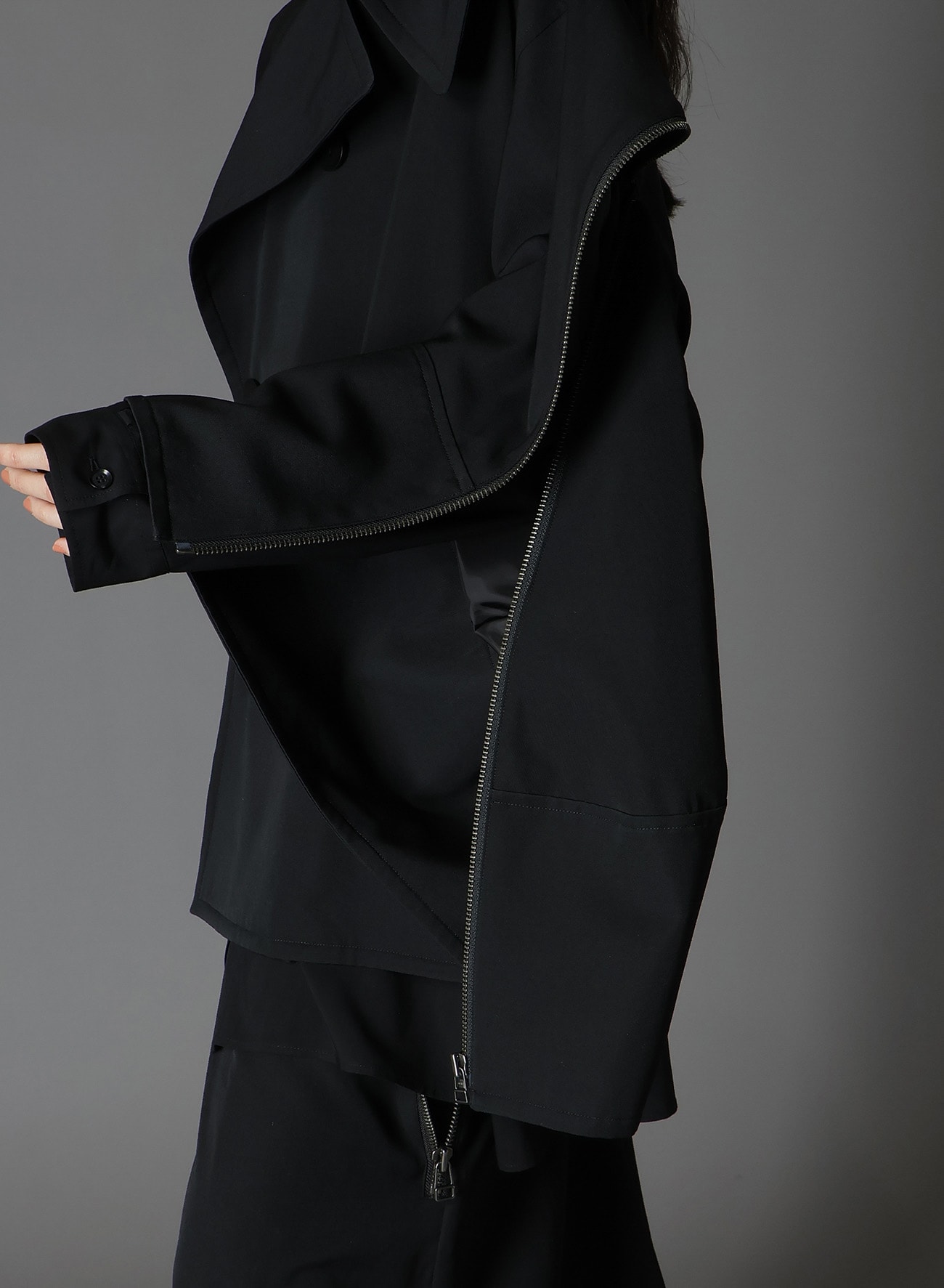 WOOL GABARDINE SLEEVE ZIPPER COAT