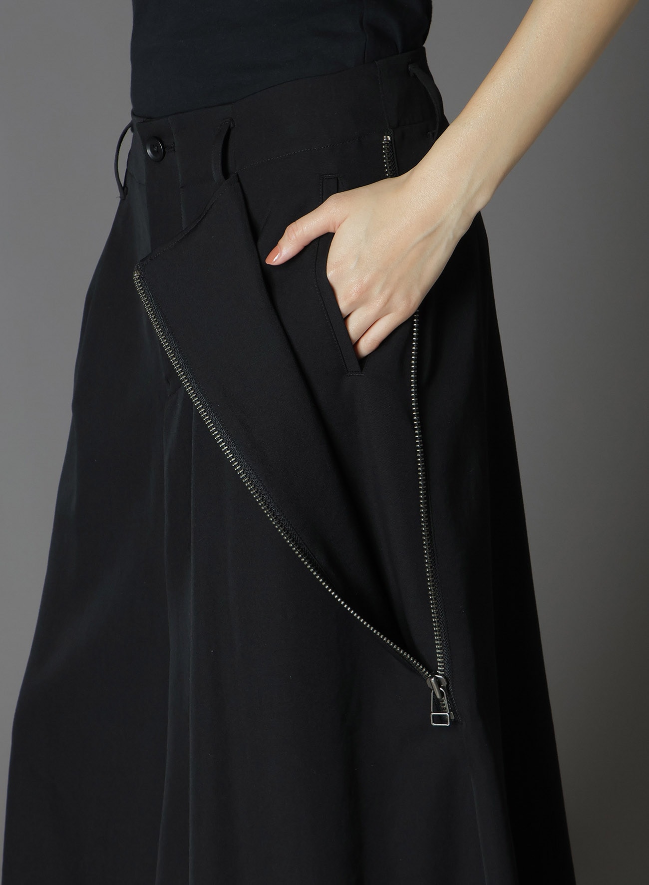 WOOL GABARDINE ZIPPER POCKET SKIRT