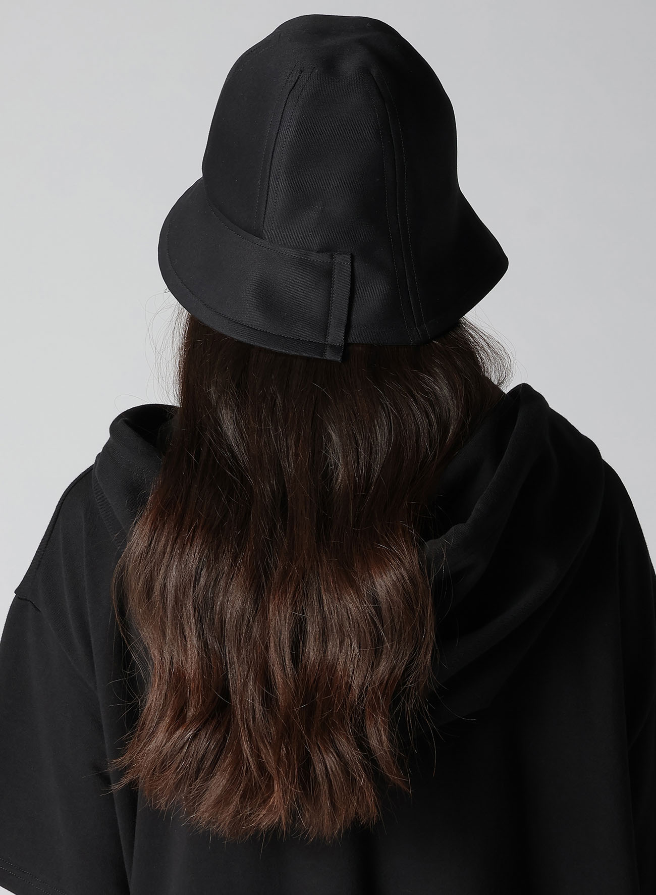 ishica COTTON TWILL TULIP BELL HAT(FREE SIZE BLACK): GroundY｜THE 