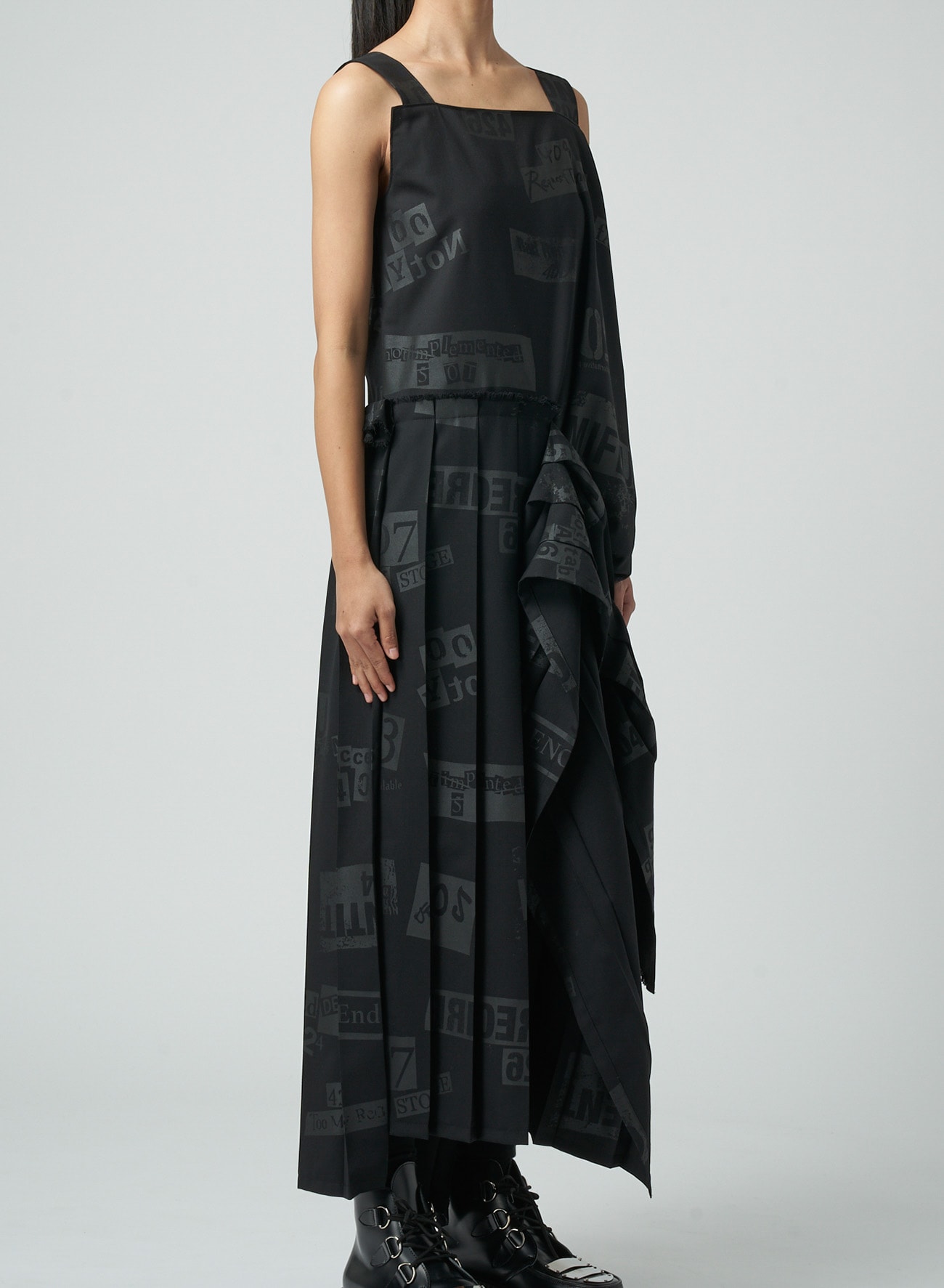 PRINTED SERGE DRESS WITH PLEATED SKIRT