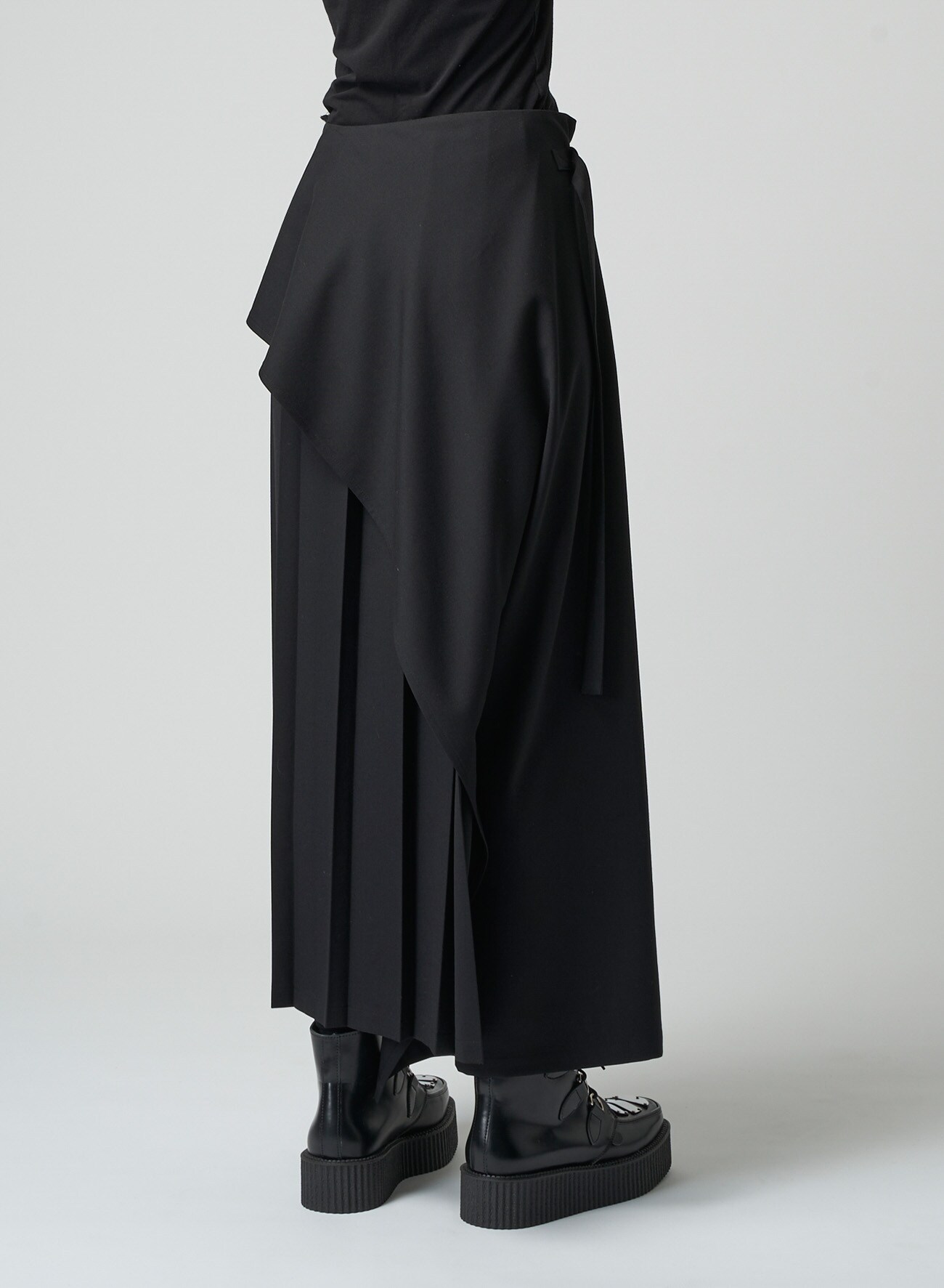 WOOL/POLYESTER SERGE PLEATED WRAP PANTS