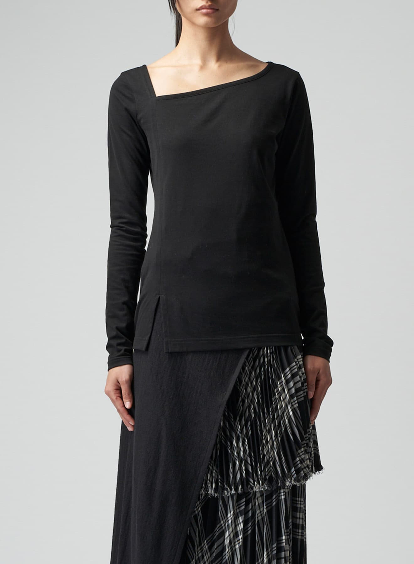 60/2 COTTON JERSEY TOP WITH IRREGULAR NECKLINE(S Black): LIMI feu