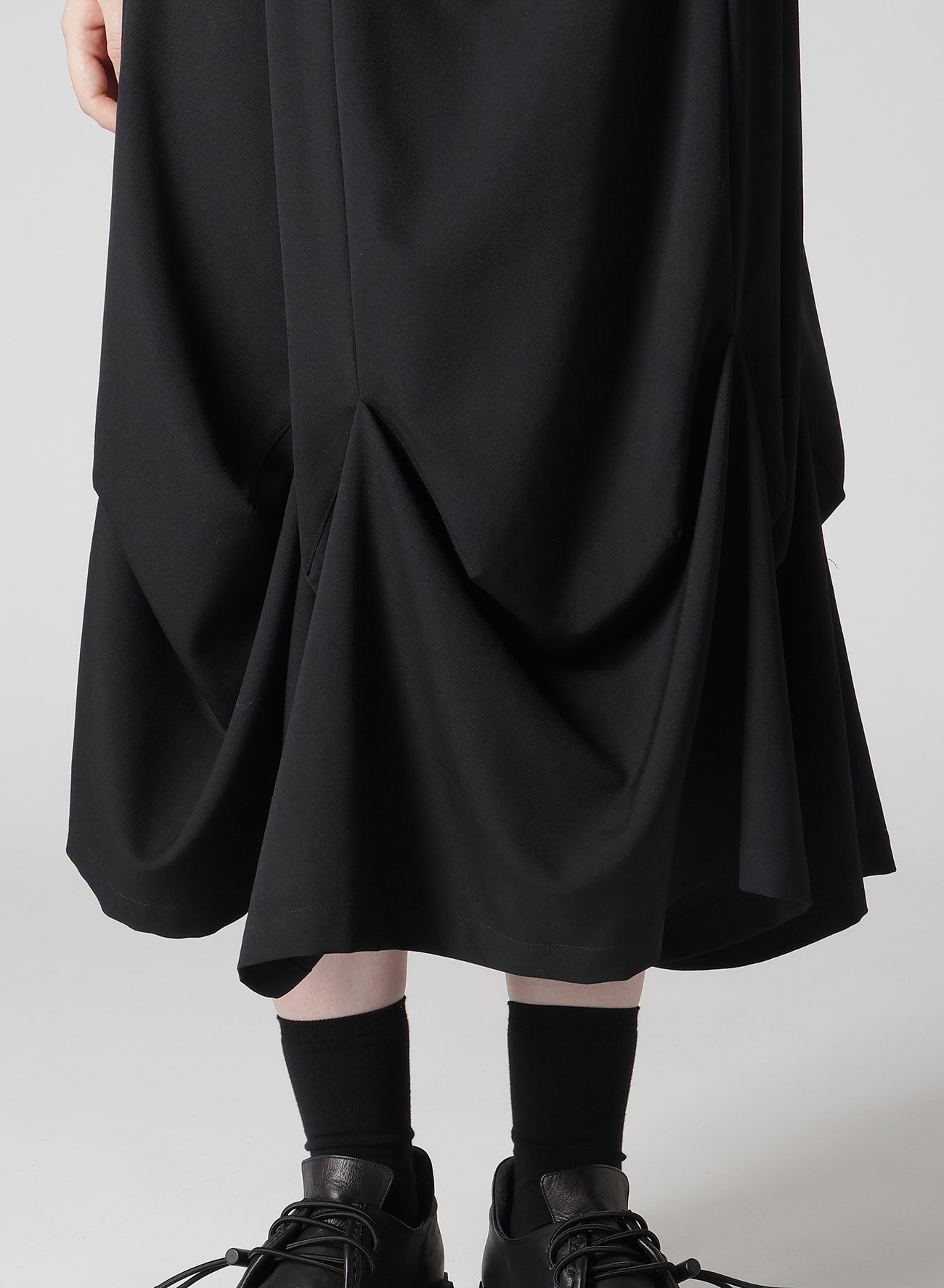 WOOL GABARDINE DART SKIRT