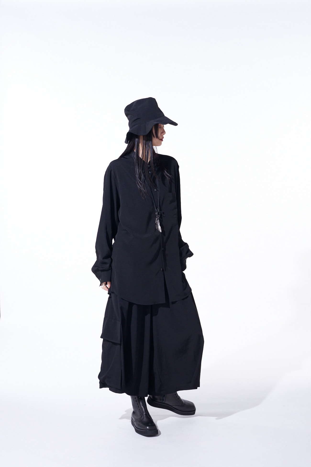 CREPE de CHINE CROPPED WIDE PANTS WITH GUSSETED FLAP POCKET