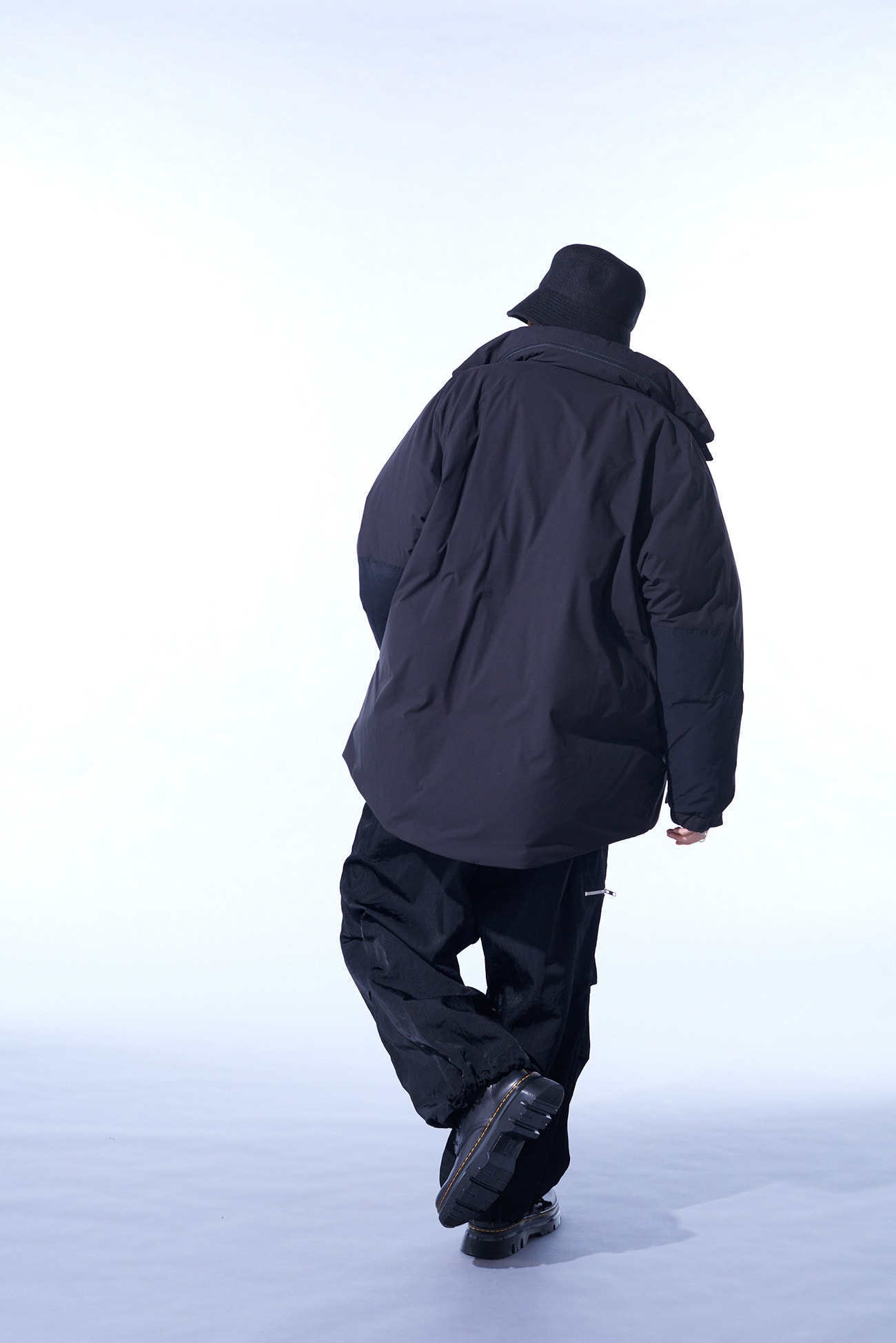 SOLOTEX SEAMLESS DOWN MONSTER PARKA(M Black): S'YTE｜THE SHOP 