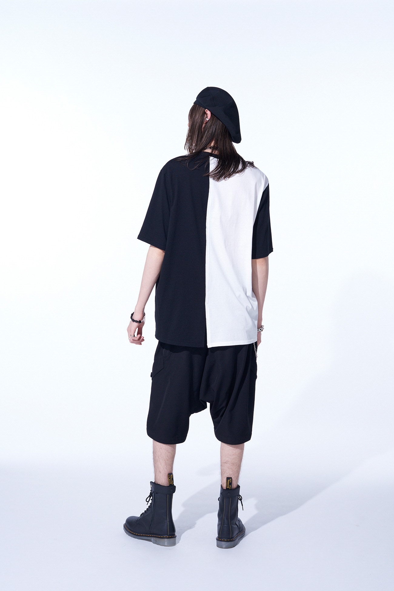 COLOR-SWITCHED ASYMMETRICAL DESIGN T-SHIRT