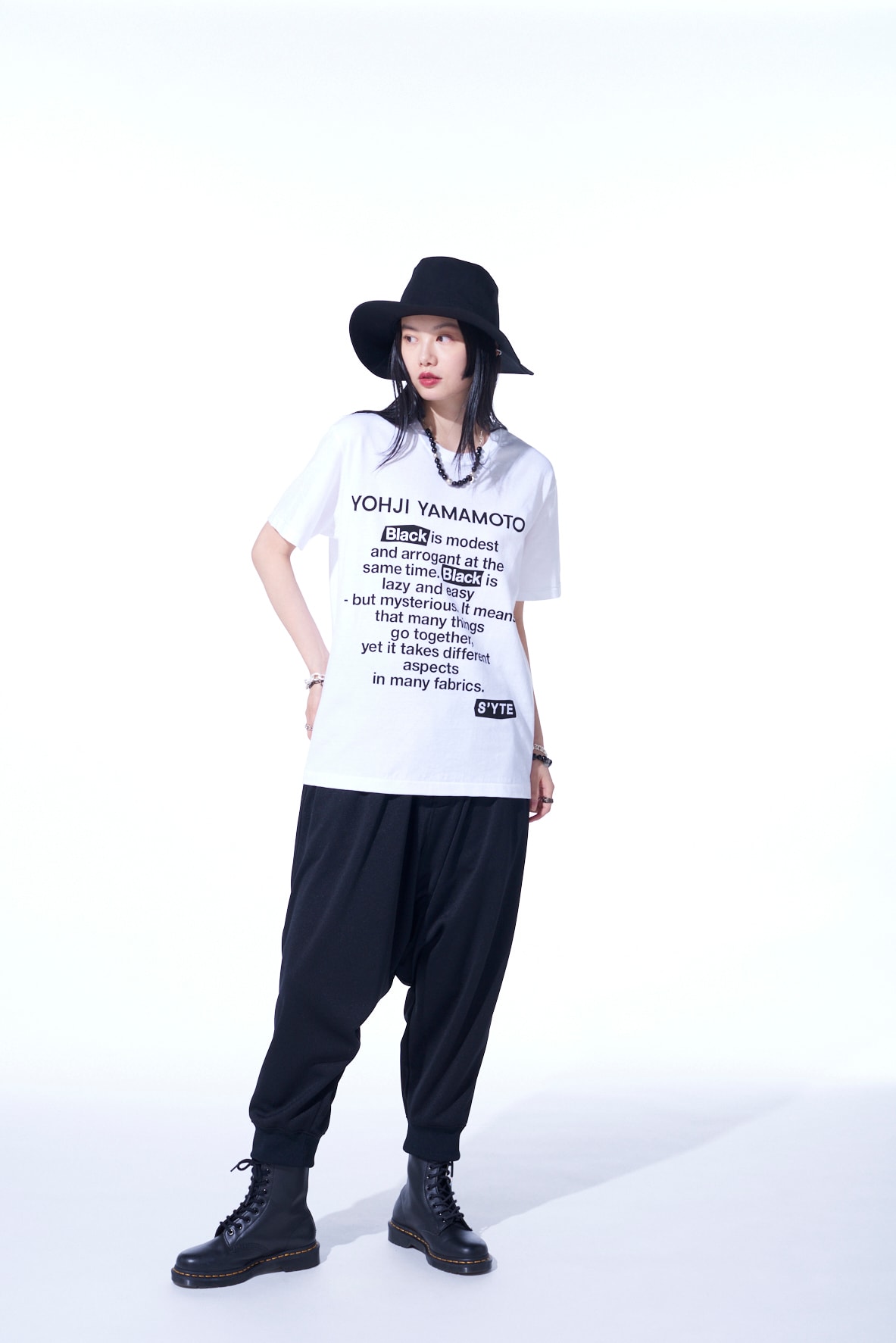 「BLACK IS MODEST」MESSAGE T-SHIRT