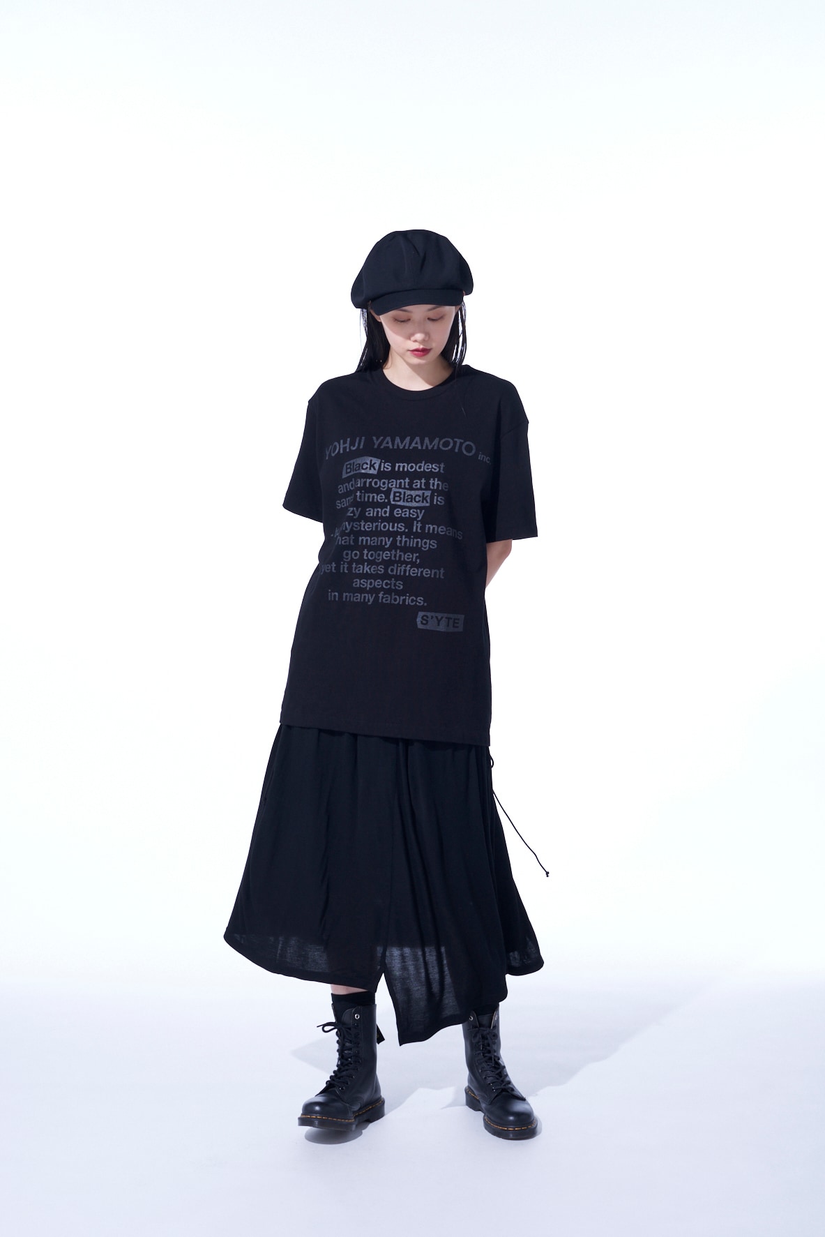 「BLACK IS MODEST」MESSAGE T-SHIRT