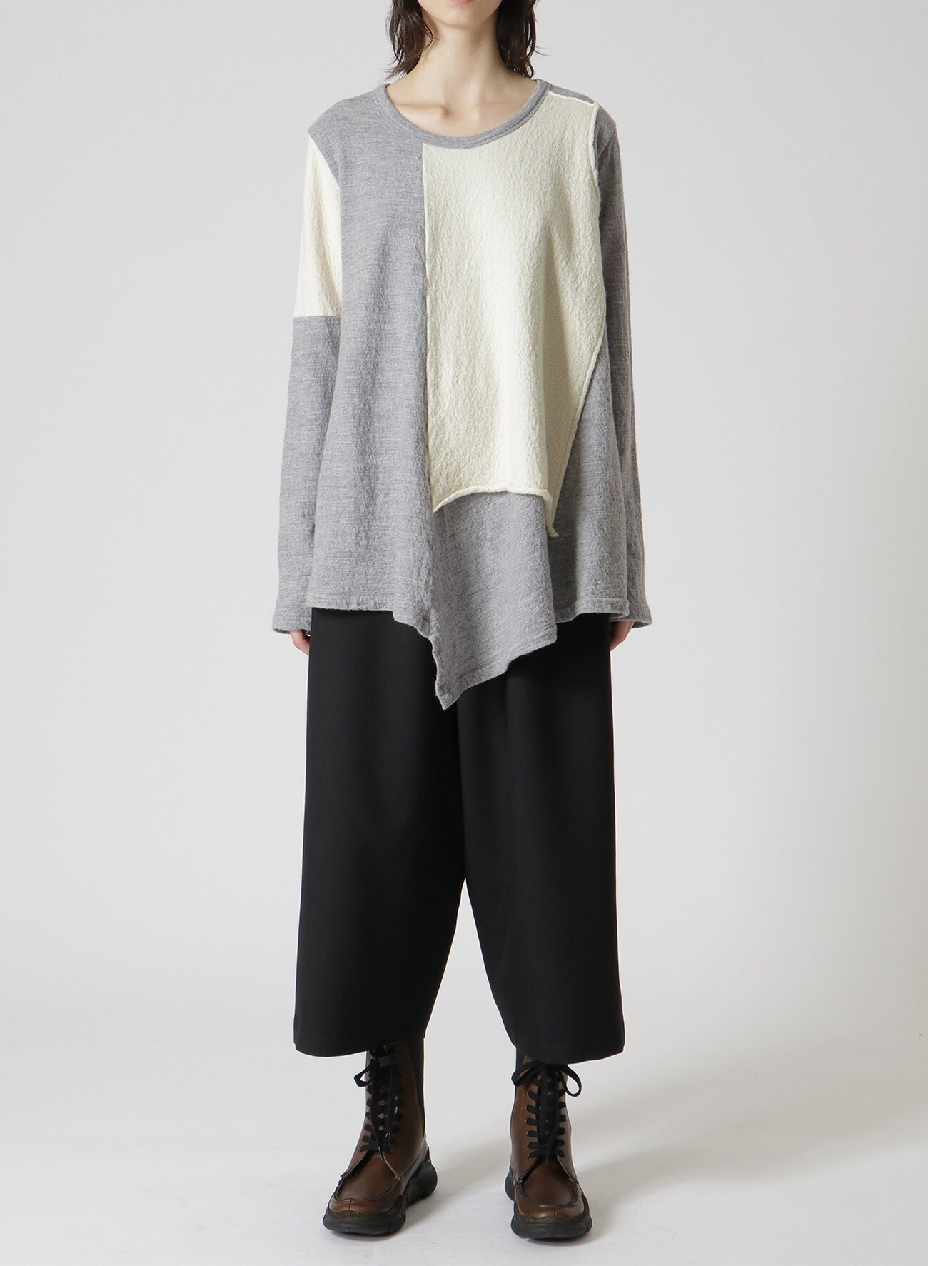 PLAIN STITCH COLOUR PRODUCT SHRINKAGE ROUND NECK FLARE PATCHED T