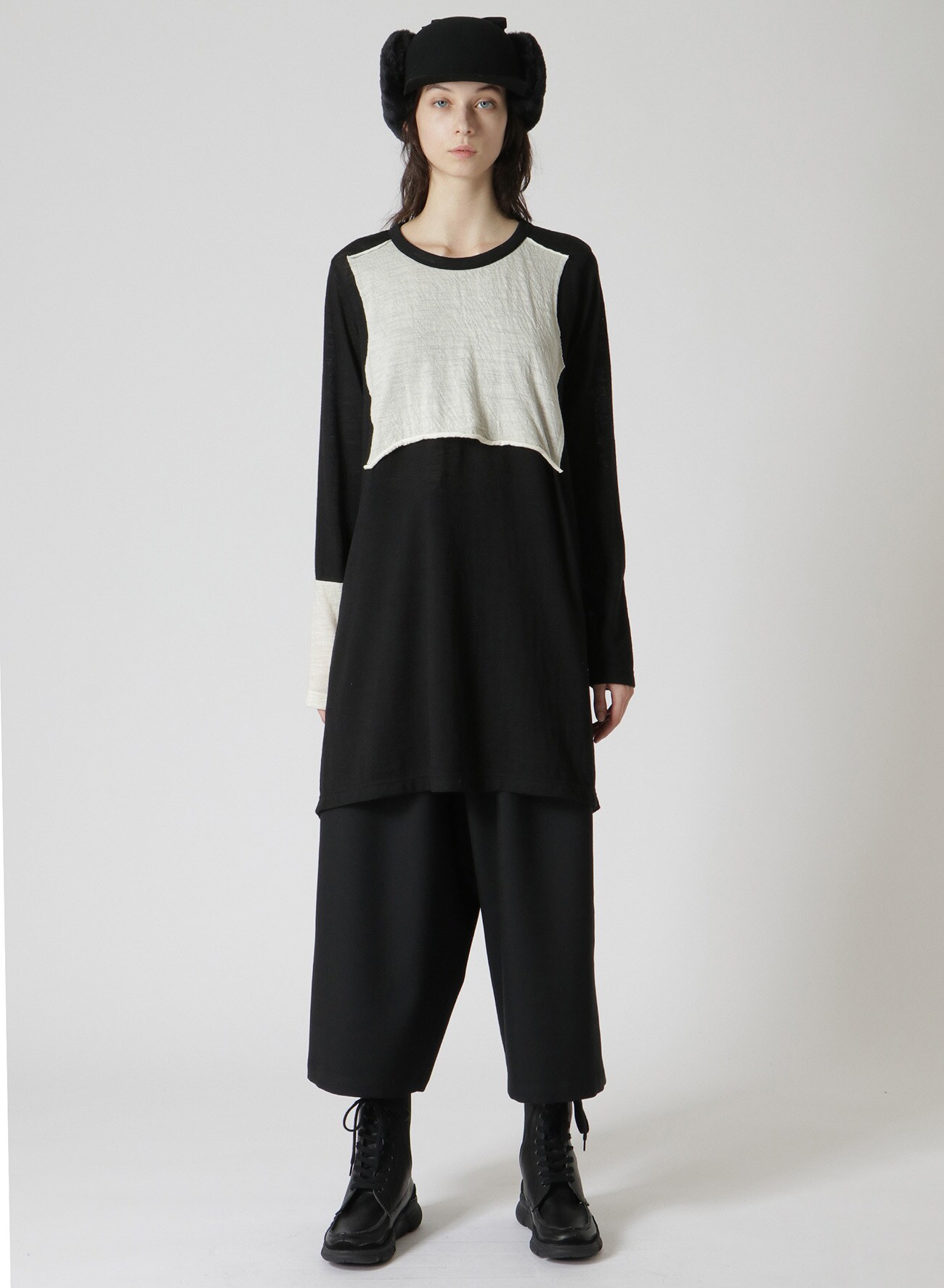 GAUZE PLAIN STITCH RIGHT SLEEVE PATCHED LONG T