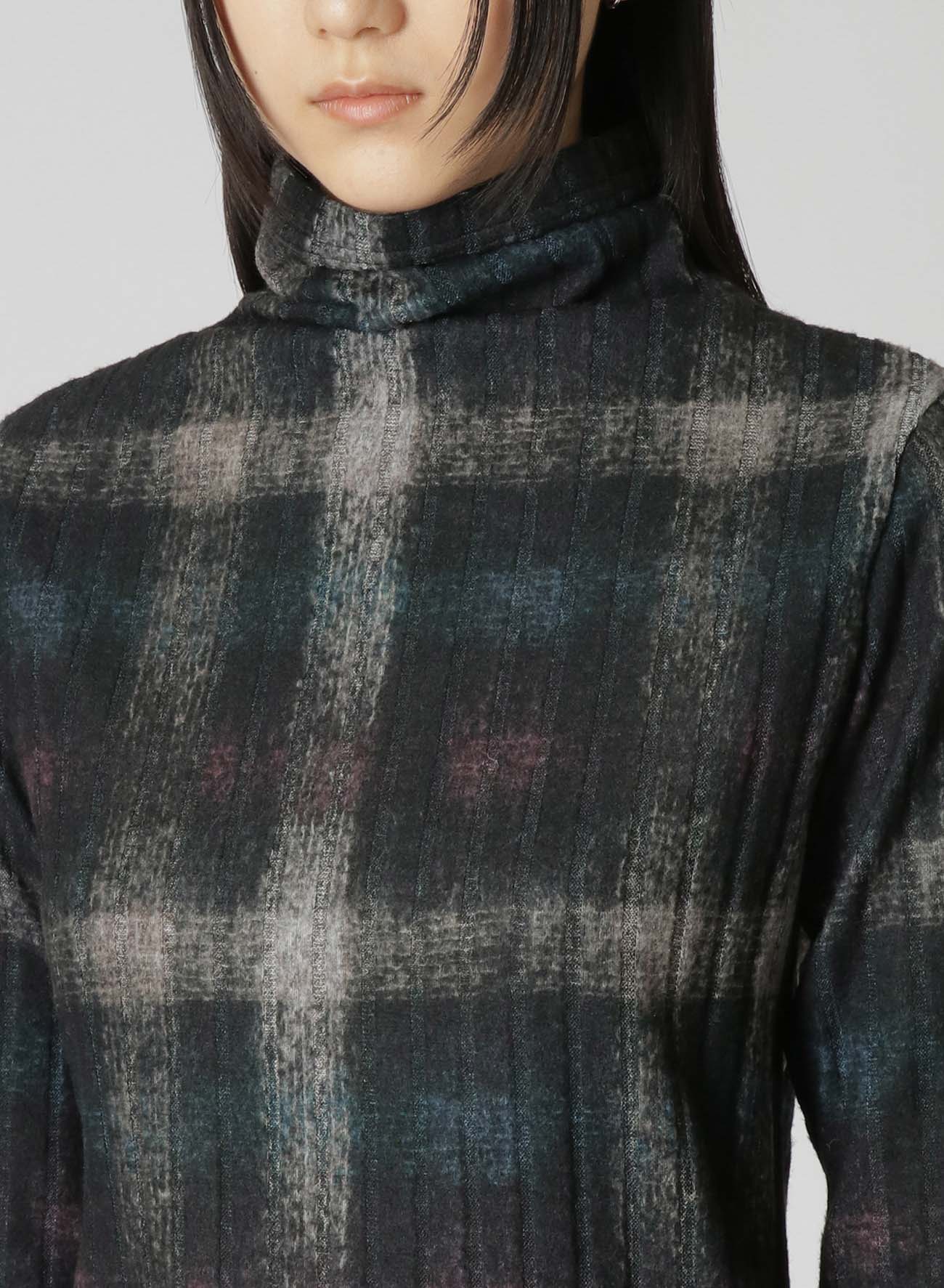 UNEVEN BLURRED CHECK PRINT LONG SLEEVE HIGH NECK T