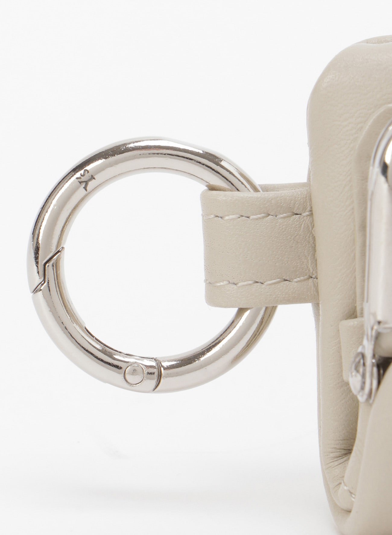 METAL RING DETAIL MINI CLASP PURSE(FREE SIZE Off White): Y's｜THE