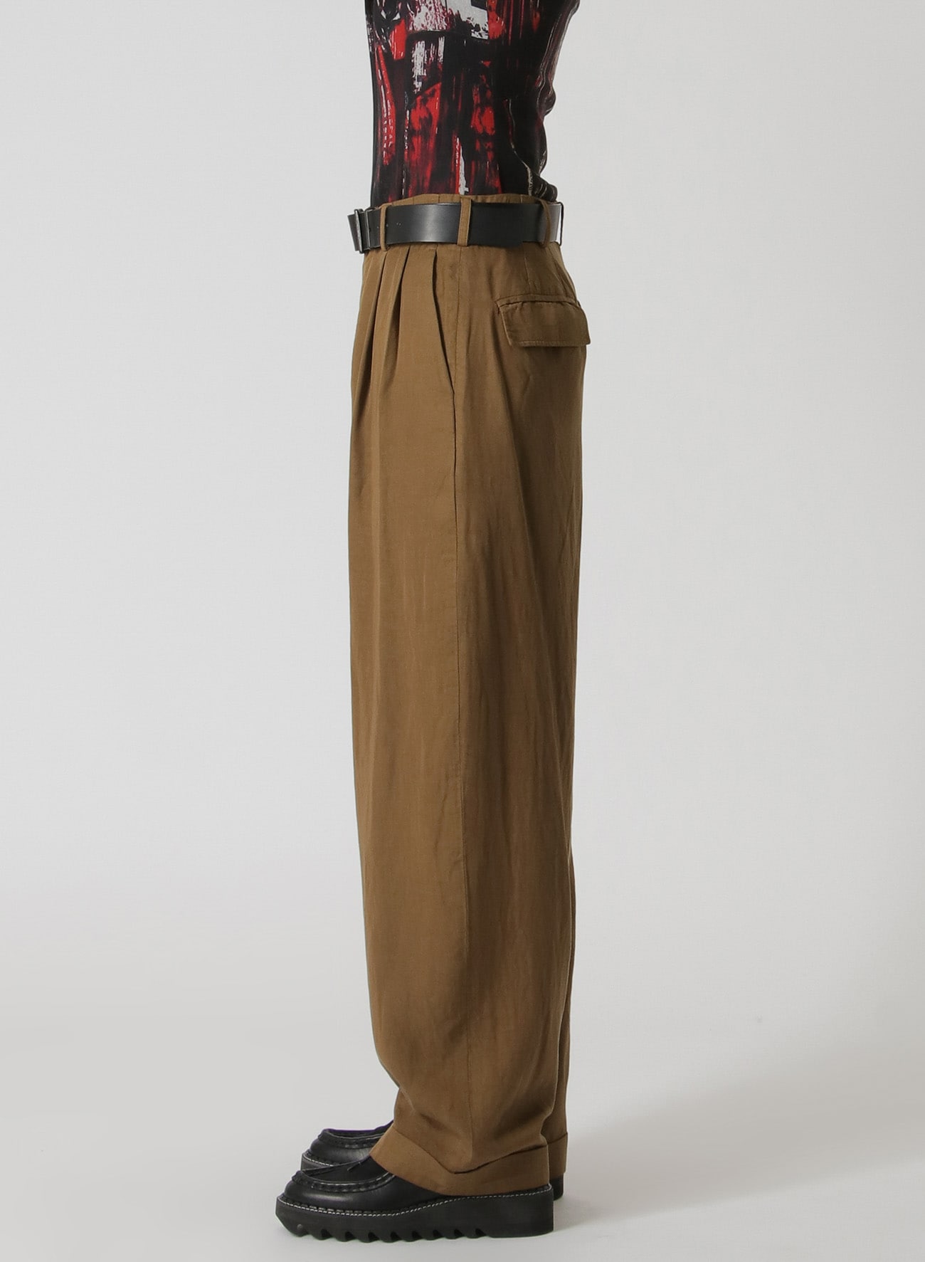 GARMENT-DYED CELLULOSE TWILL DOUBLE PLEATED CUFFED HEM PANTS(XS