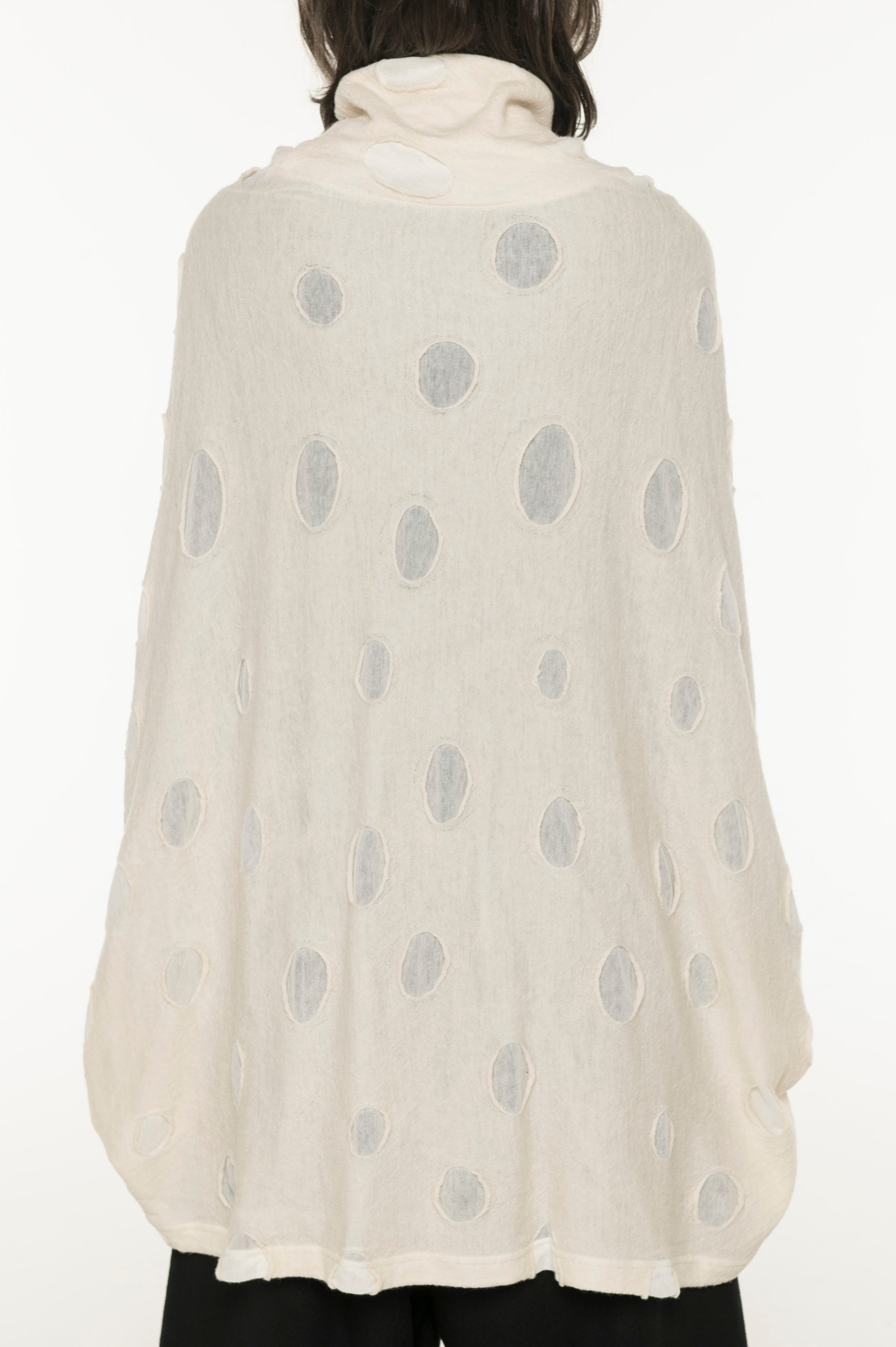 PERFORATED DOT JACQUARD PUFF SLEEVE T