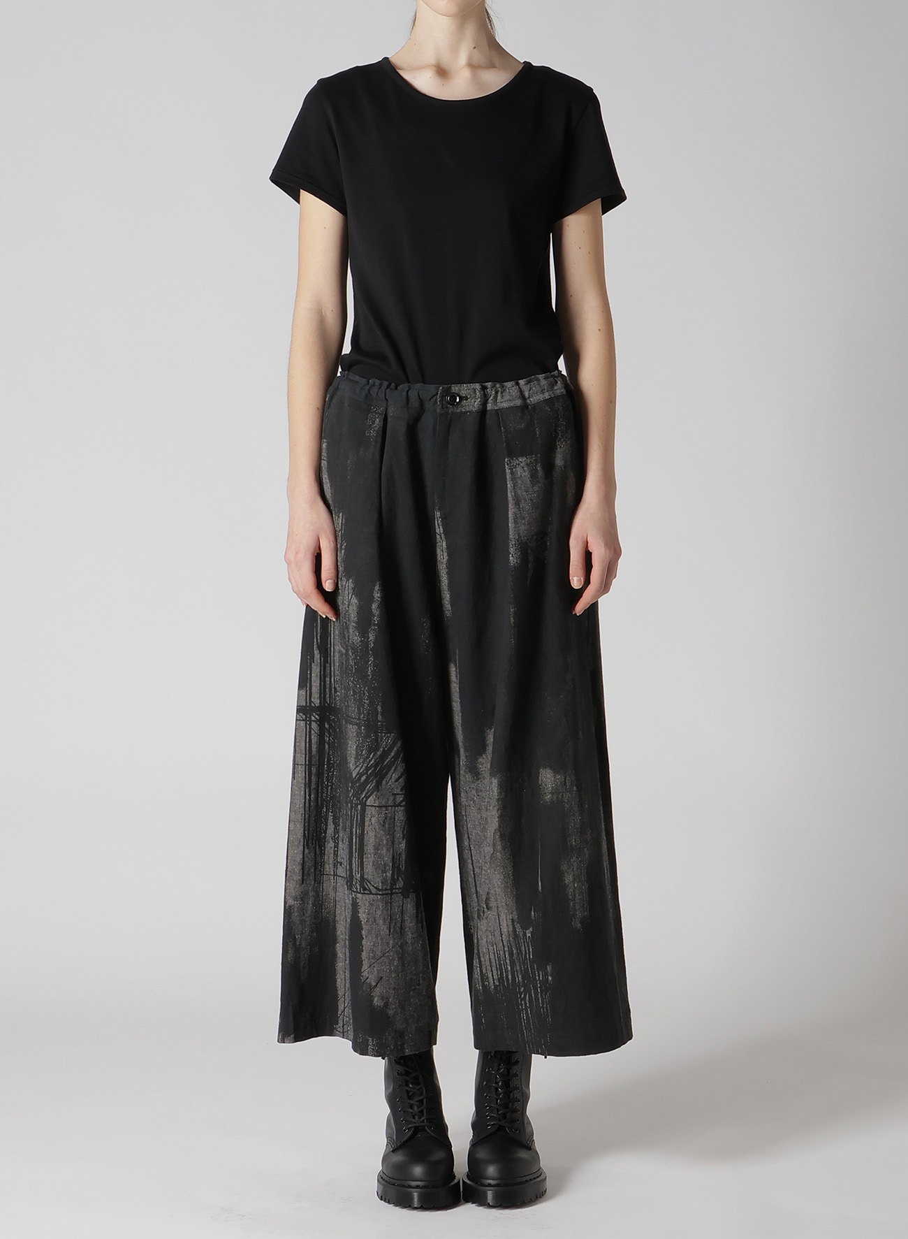 【8/2 12:00(JST) Release】L/C CHAMBRAY LOGO SCRIBBLE PT FRONT TUCK WIDE PANTS