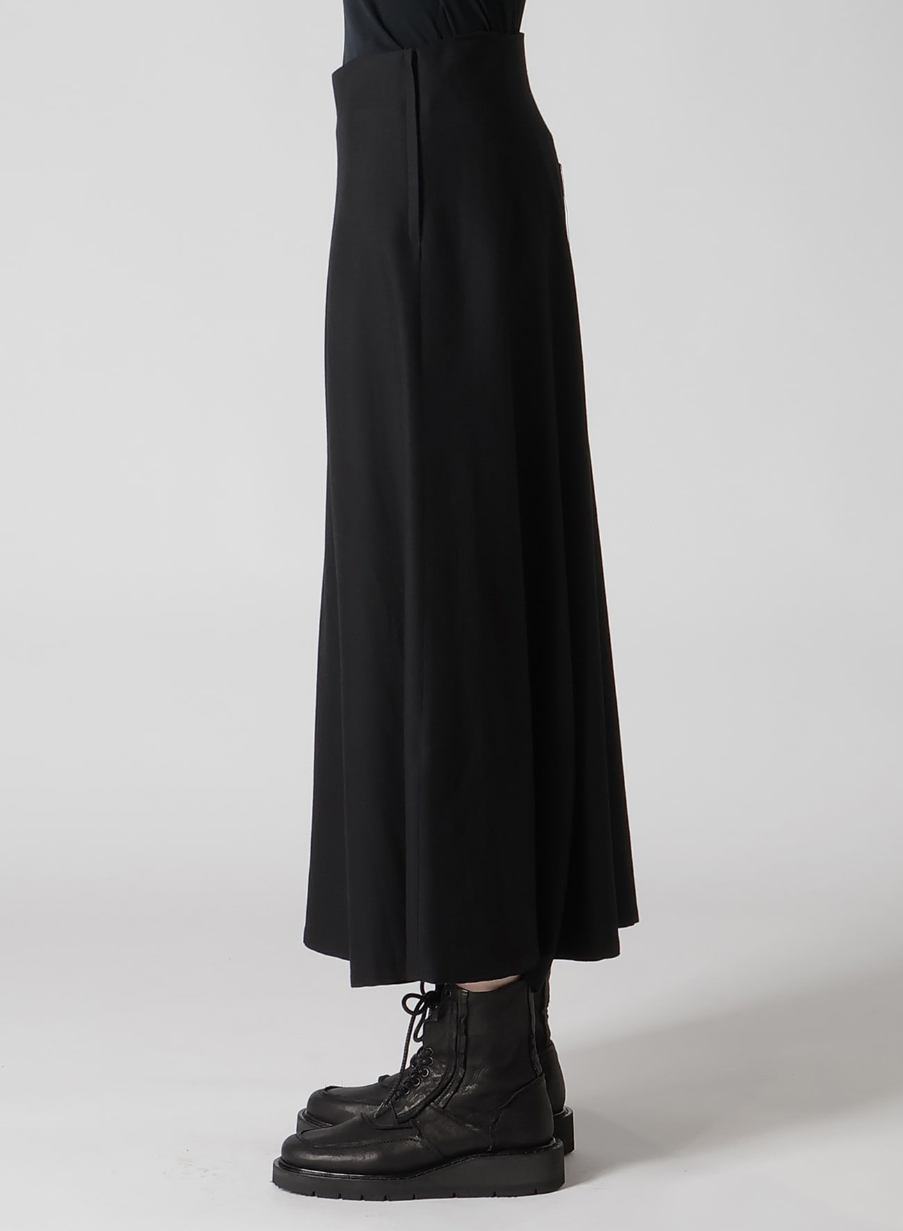 【9/13 12:00(JST) Release】RY/W GABARDINE ASYMMETRIC FLARE PANTS