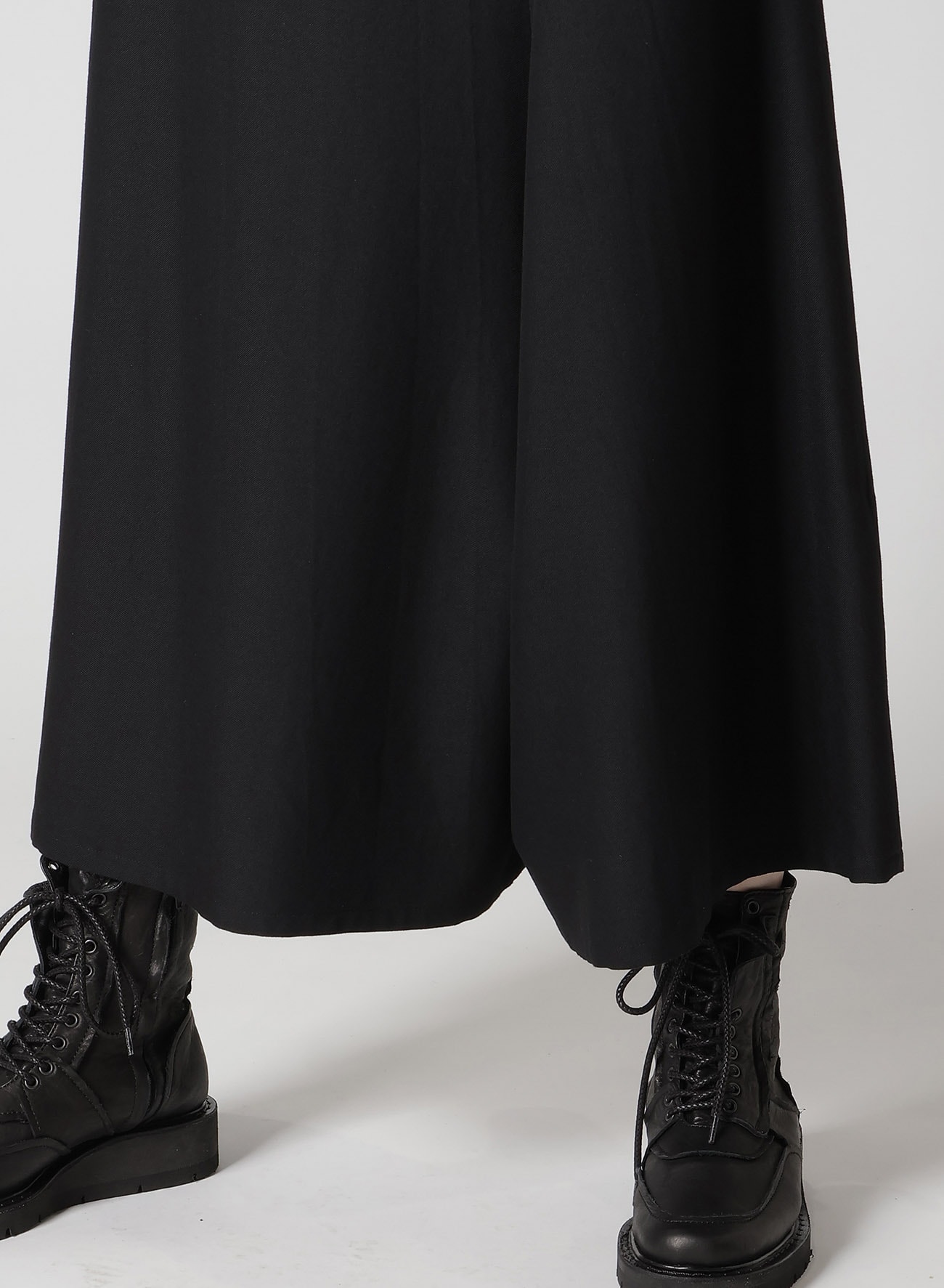 【9/13 12:00(JST) Release】RY/W GABARDINE ASYMMETRIC FLARE PANTS