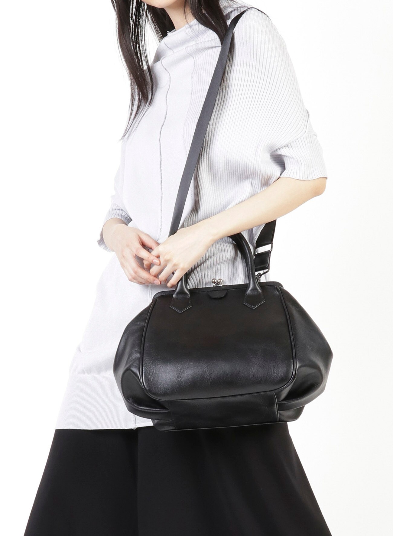 SMOOTH LEATHER SIDE TUCK CLASP BAG (FREE SIZE Black): Y 's ｜ THE 
