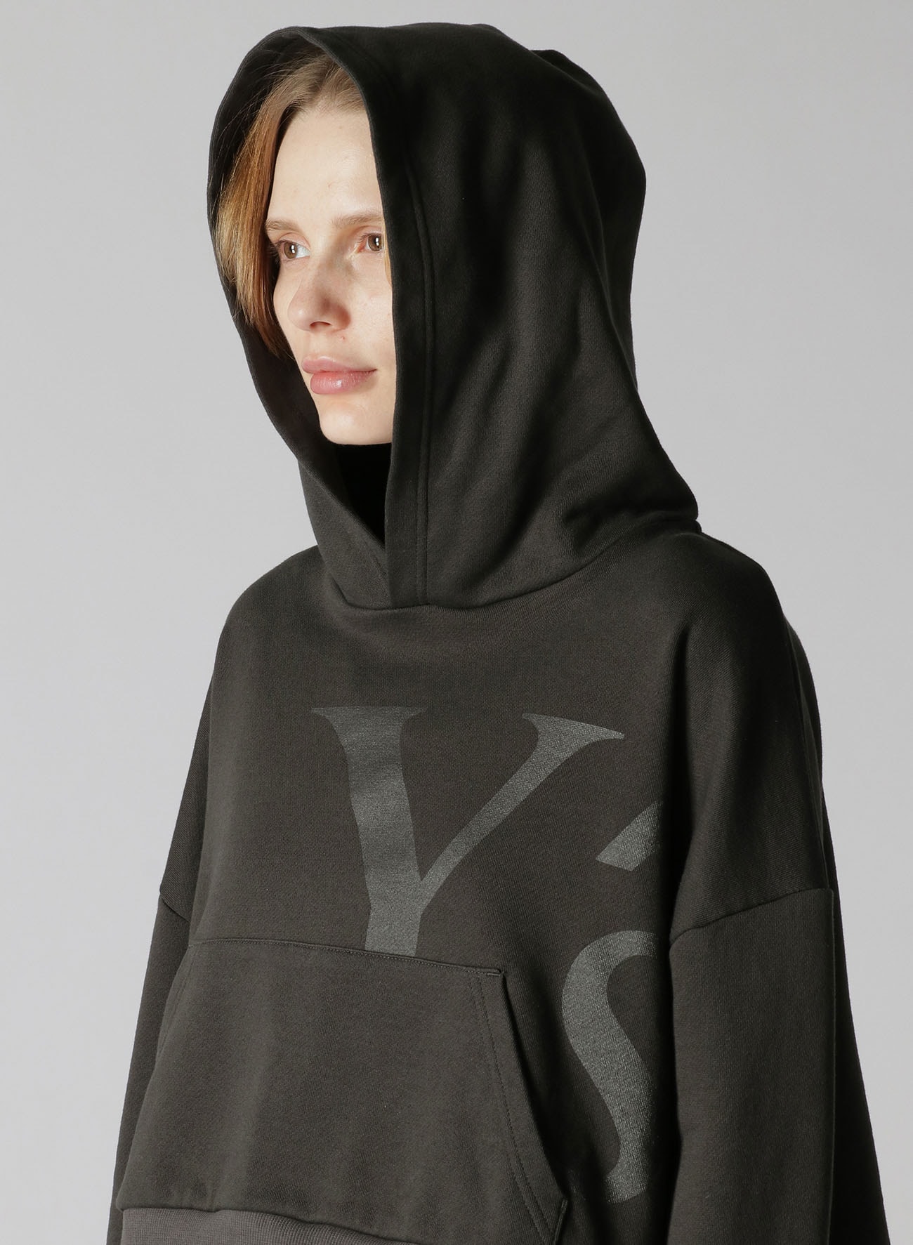 Y'S PIGMENT PRINT CROPPED HOODIE(S Charcoal): Y's｜THE SHOP YOHJI 