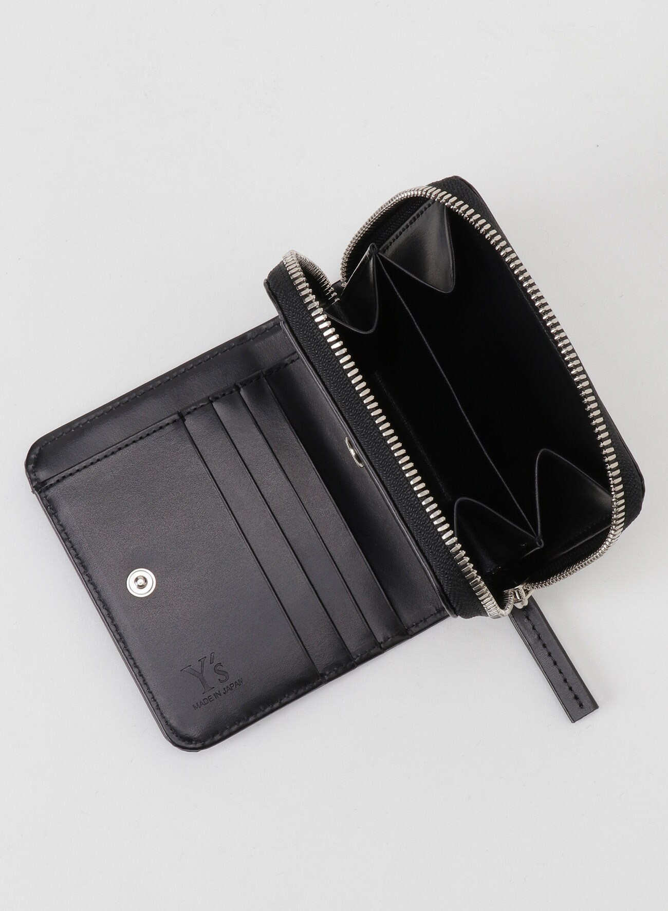 SMALL GLOSSY LEATHER WALLET