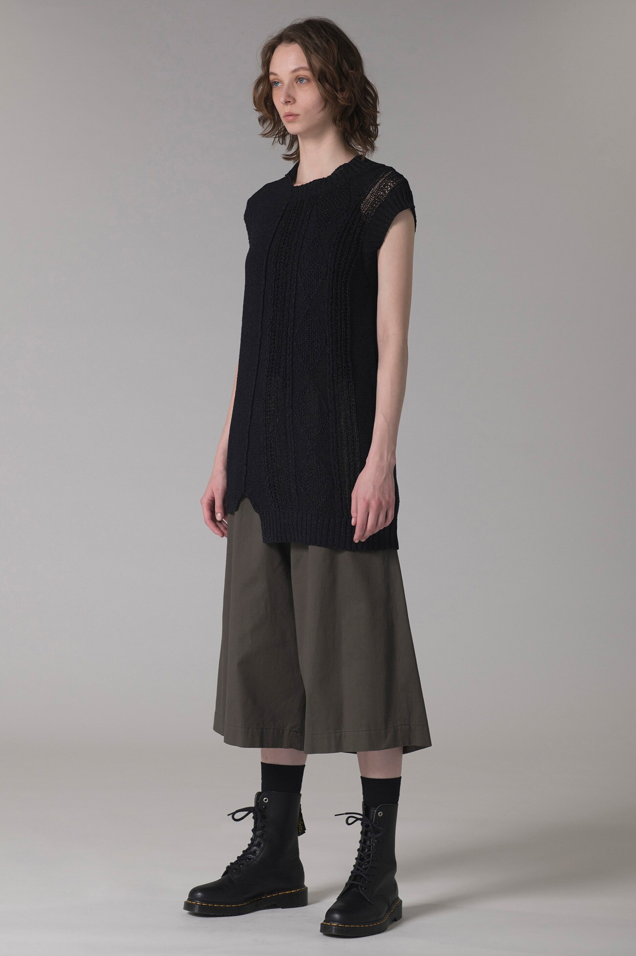 PLAIN STITCH x CABLE KNIT SLEEVELESS PULLOVER