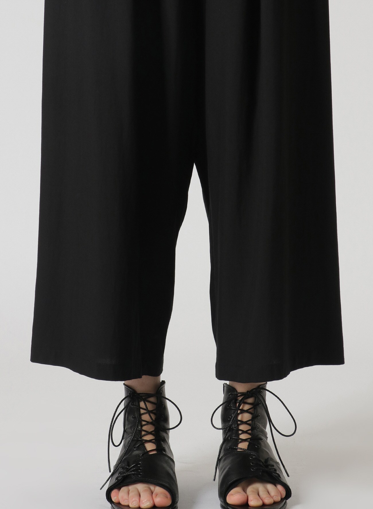 RAYON BROAD FRONT TUCK WIDE PANTS