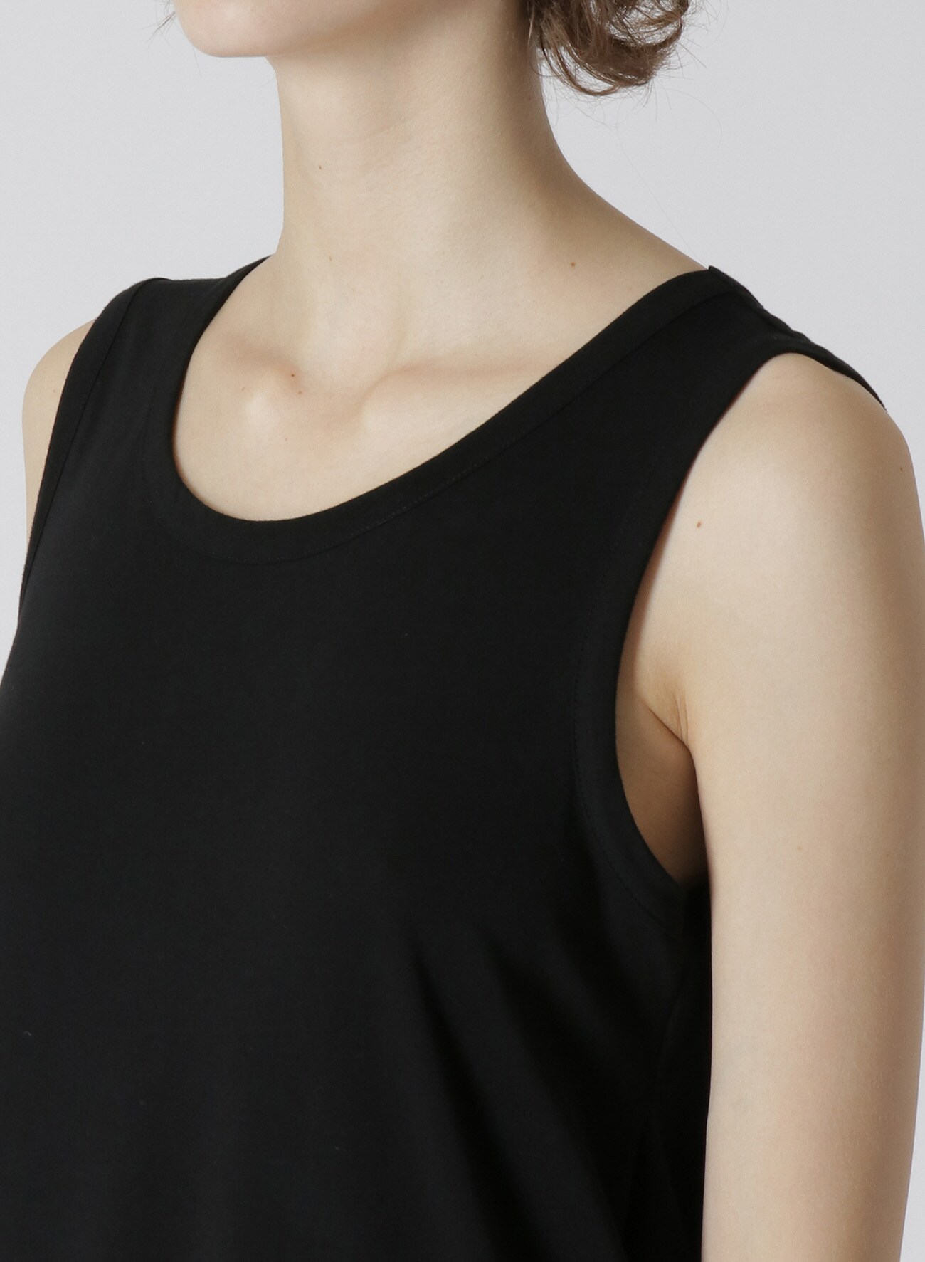 SOFT PLAIN STITCH TOP WITH RIGHT CUTOUT DETAIL