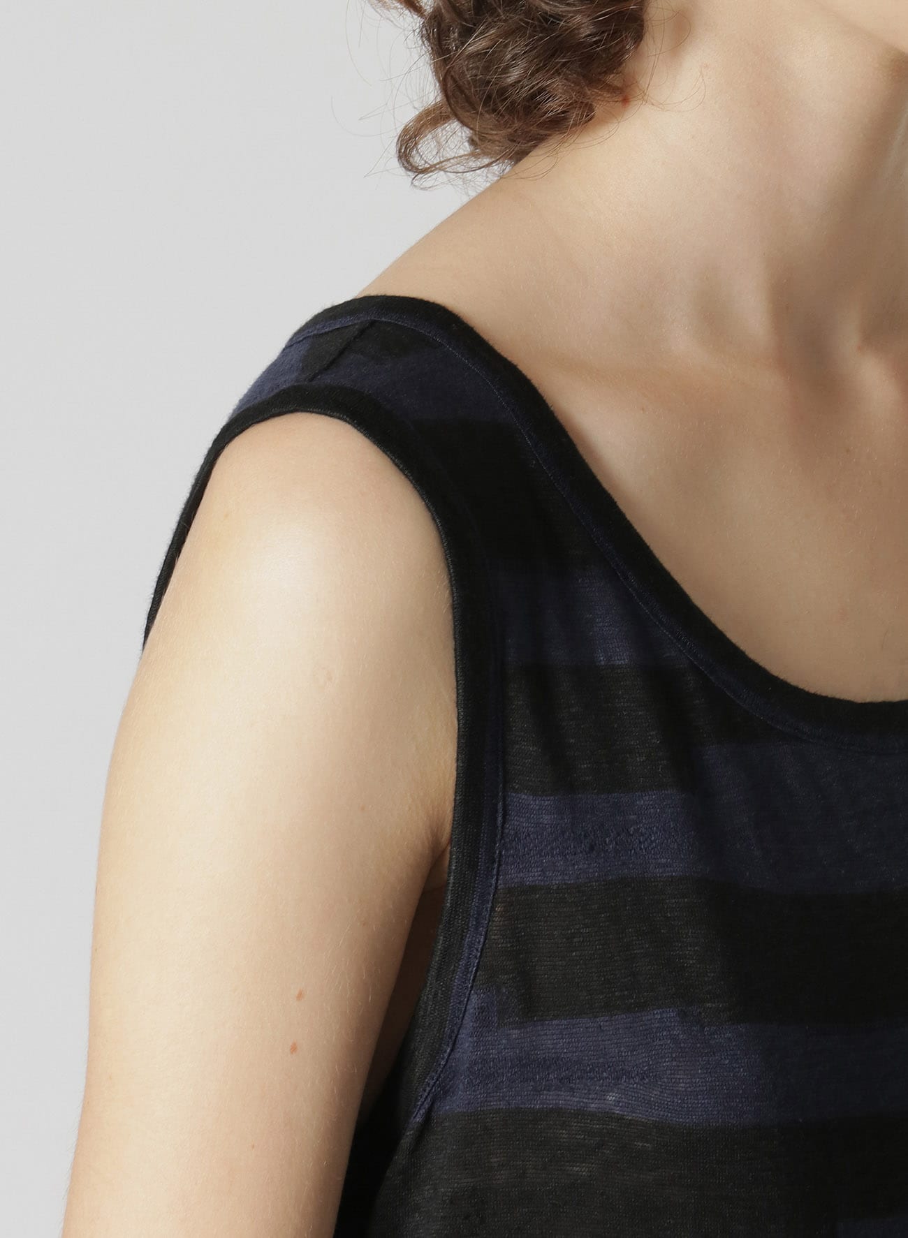 STRIPED SLEEVELESS TOP WITH RIGHT SLASH